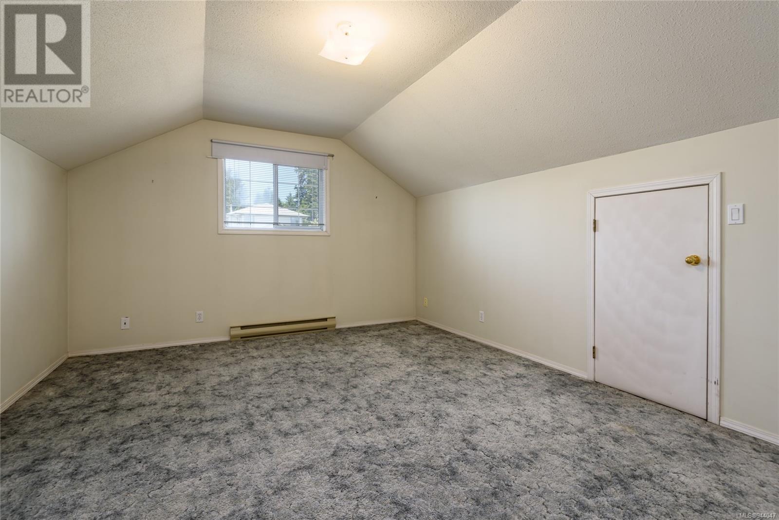 1272 Malahat Dr