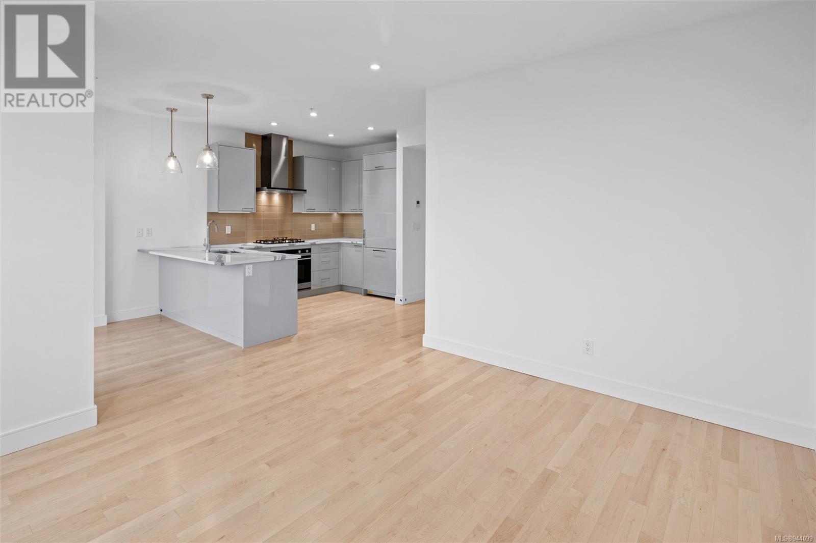 407 916 Lyall St, #407