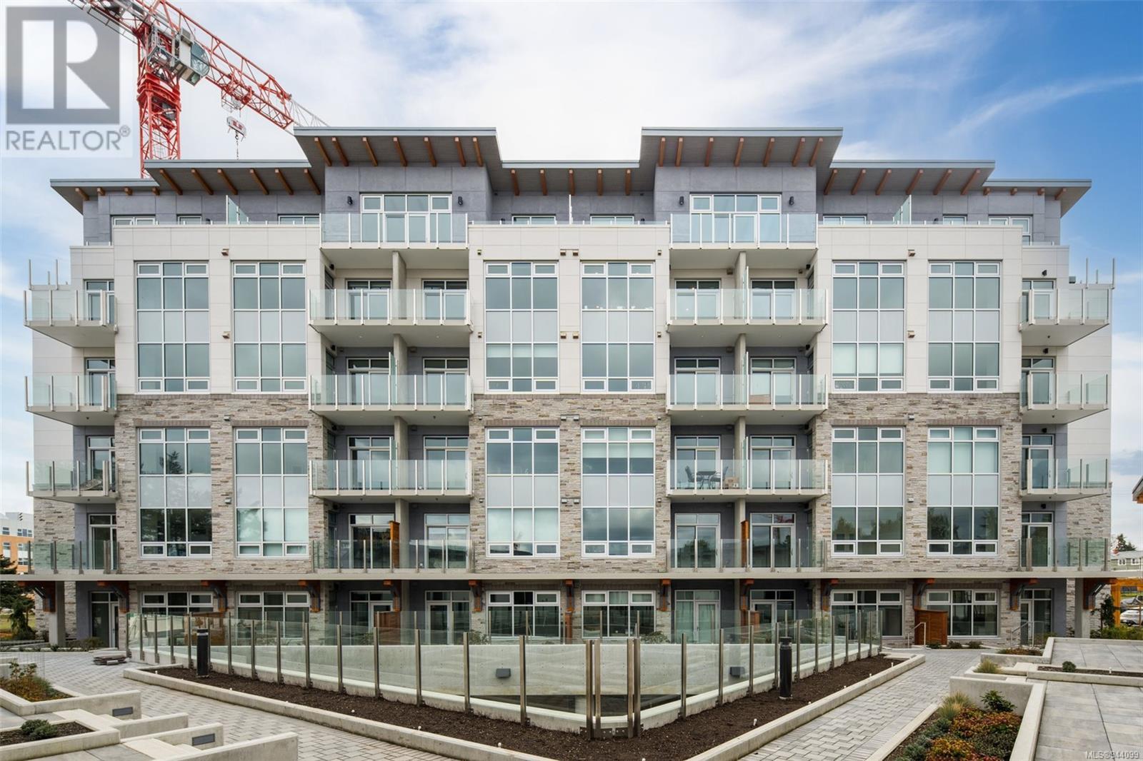 407 916 Lyall St, #407