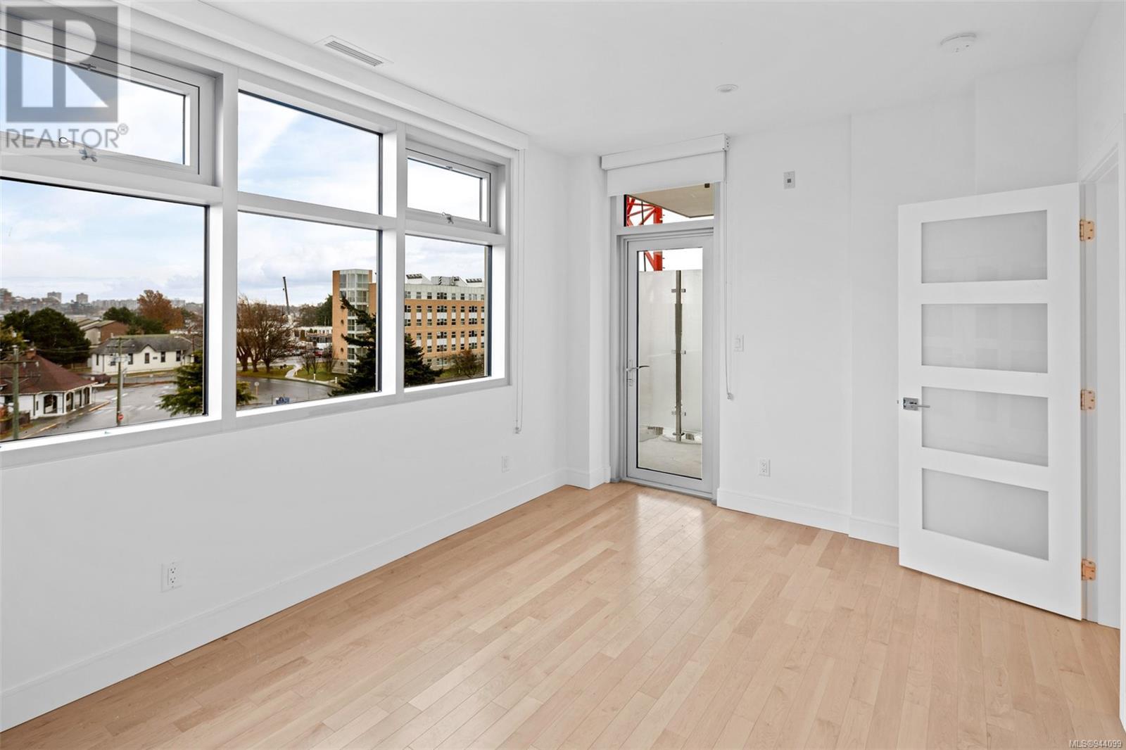 407 916 Lyall St, #407