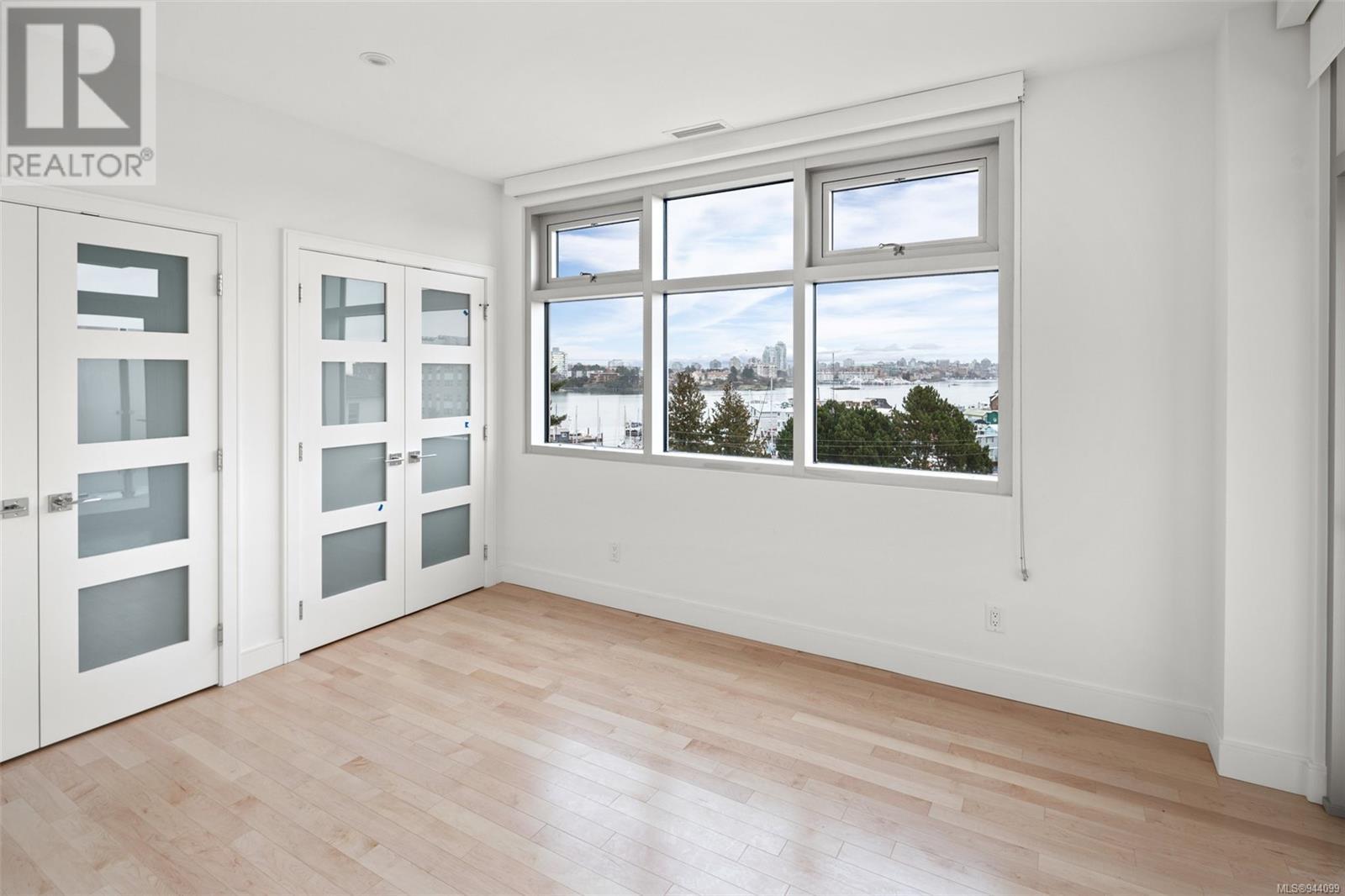 407 916 Lyall St, #407