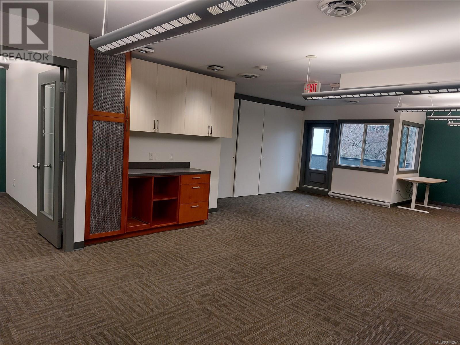 203 1017 Fort St, #203