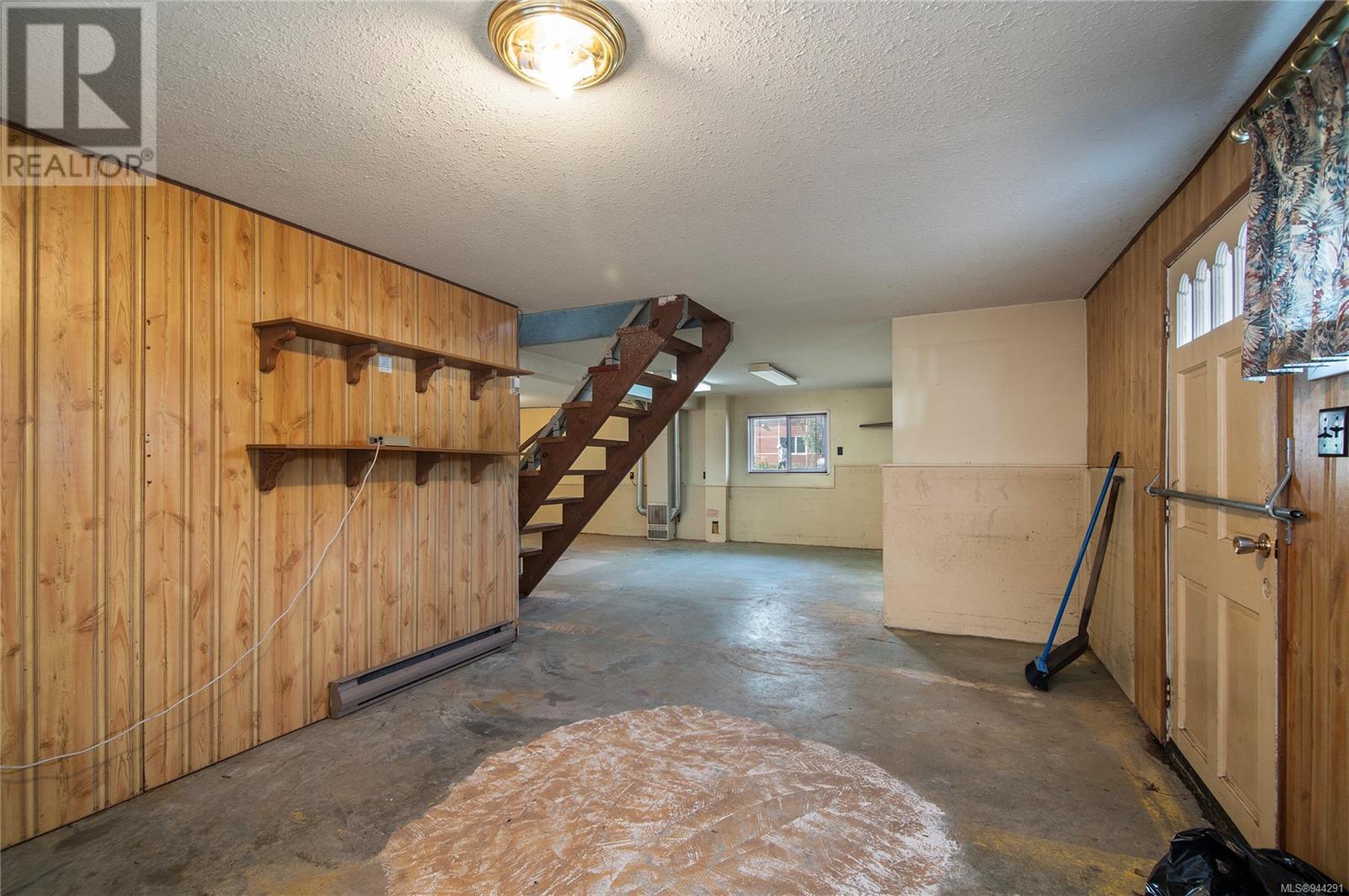 581 6th Ave