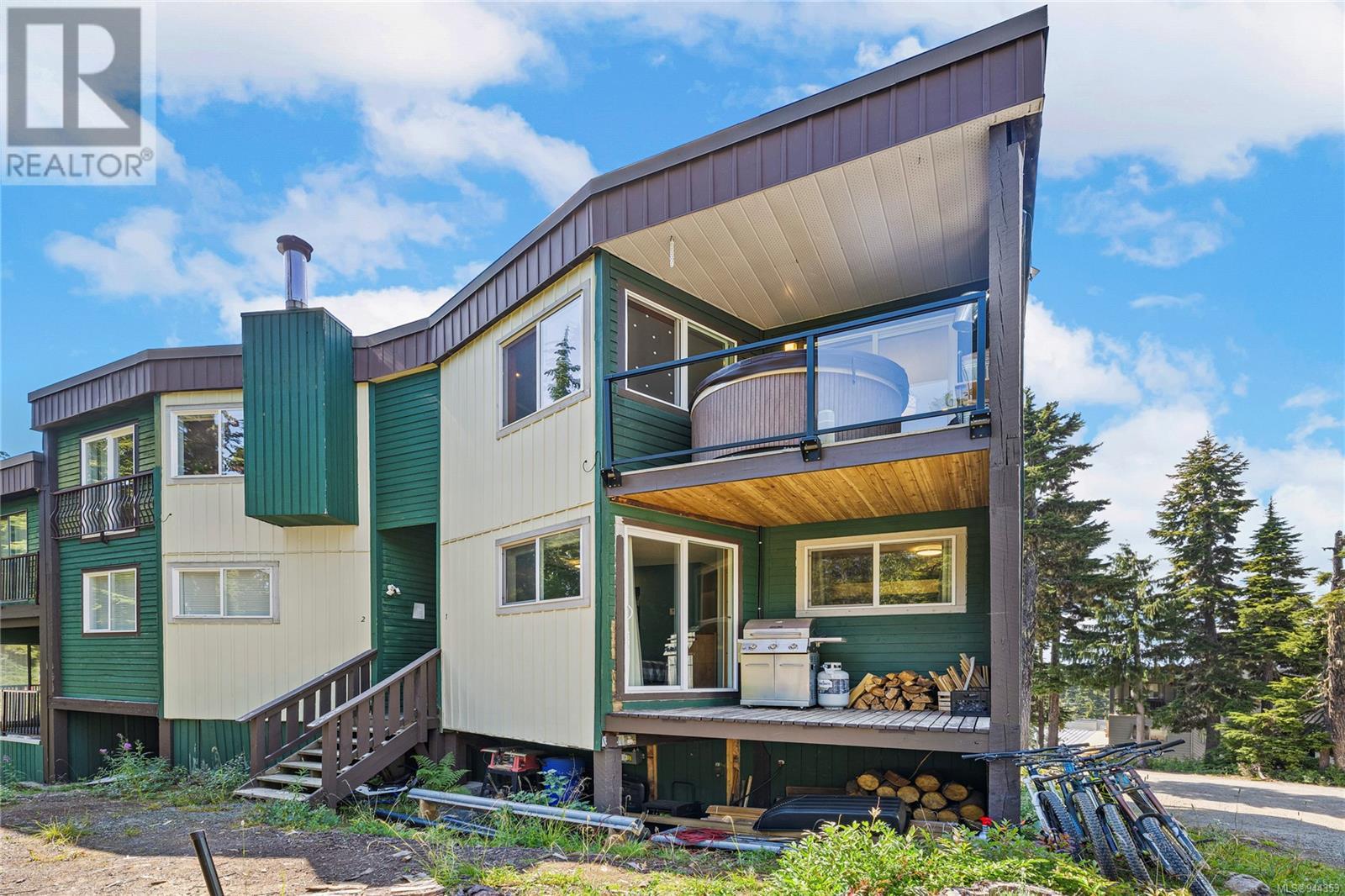 1 736 Albert Edward Pl, #1