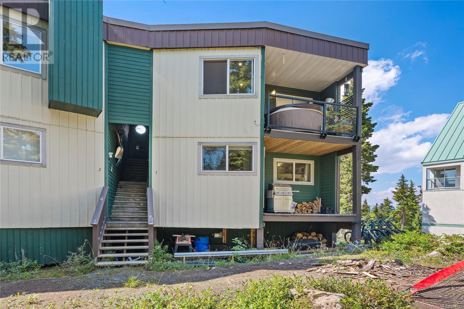 1 736 Albert Edward Pl, #1