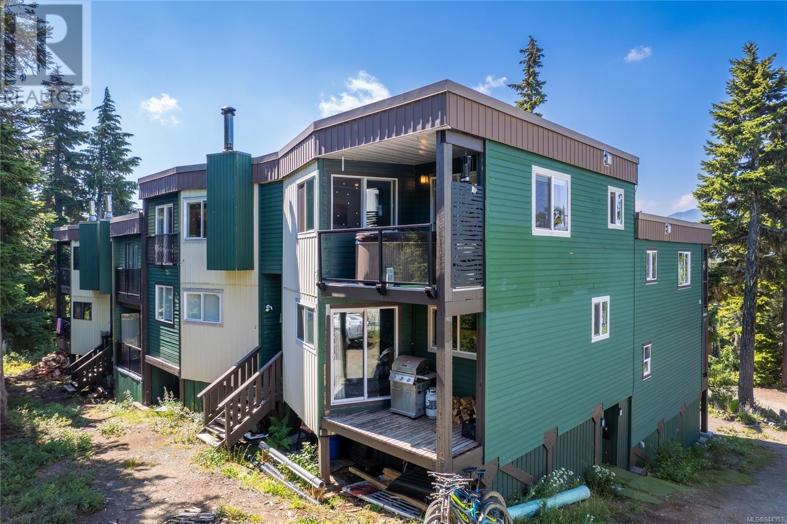 1 736 Albert Edward Pl, #1