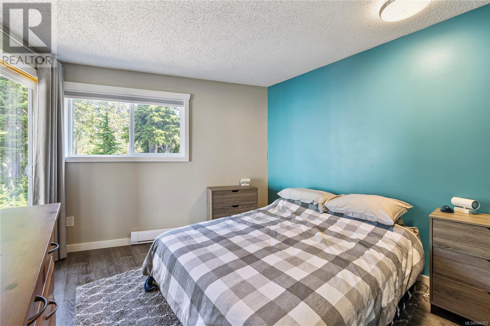 1 736 Albert Edward Pl, #1