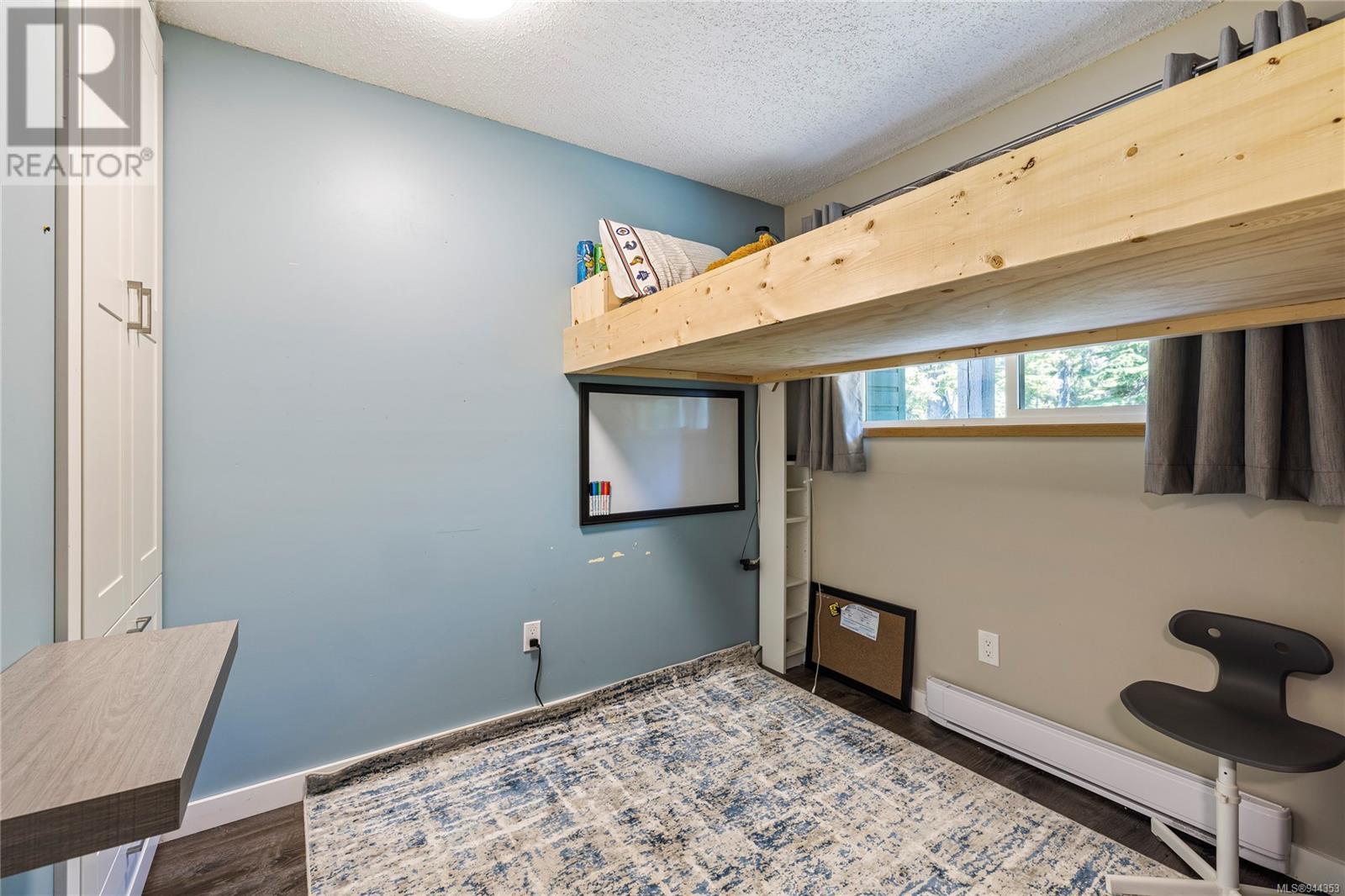 1 736 Albert Edward Pl, #1