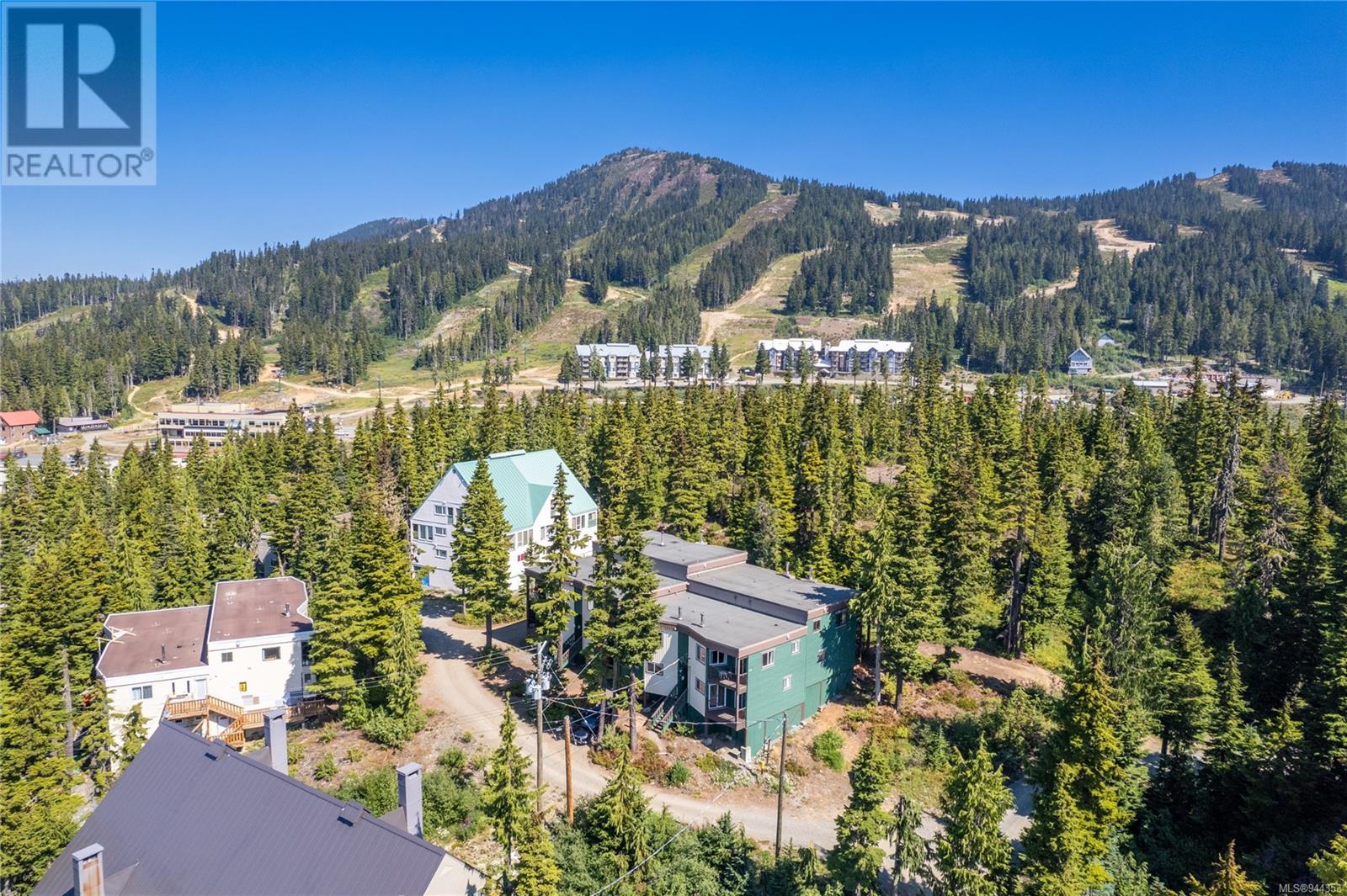 1 736 Albert Edward Pl, #1