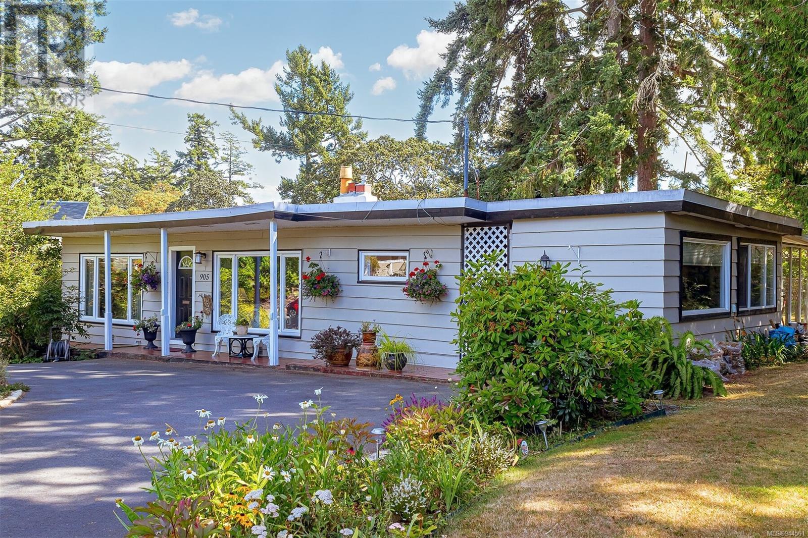 905 Parklands Dr