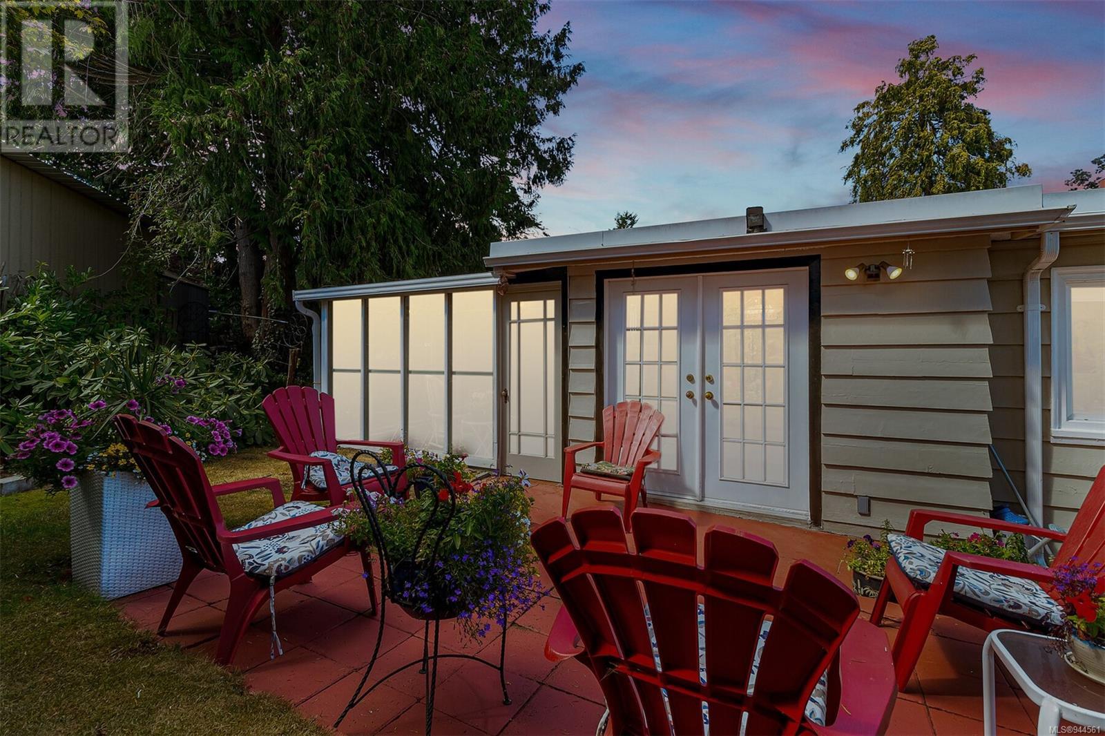 905 Parklands Dr