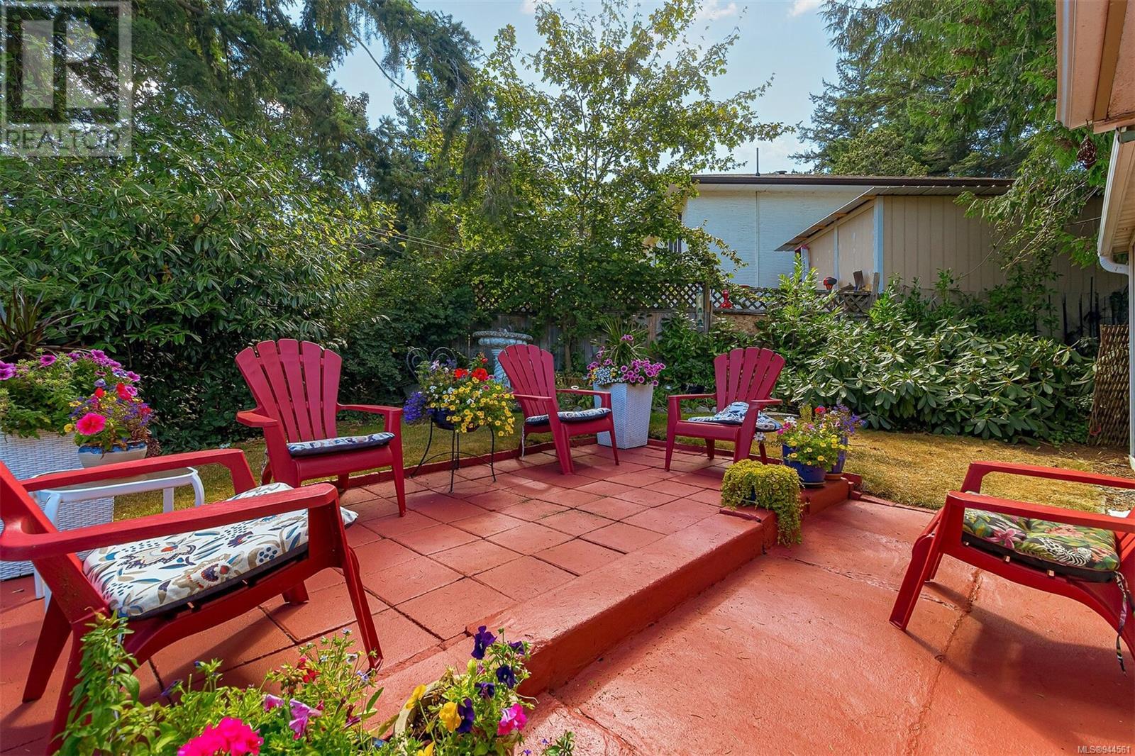 905 Parklands Dr