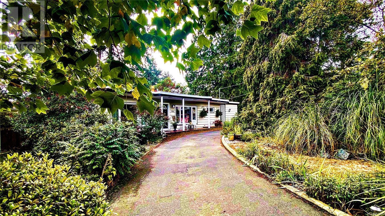 905 Parklands Dr