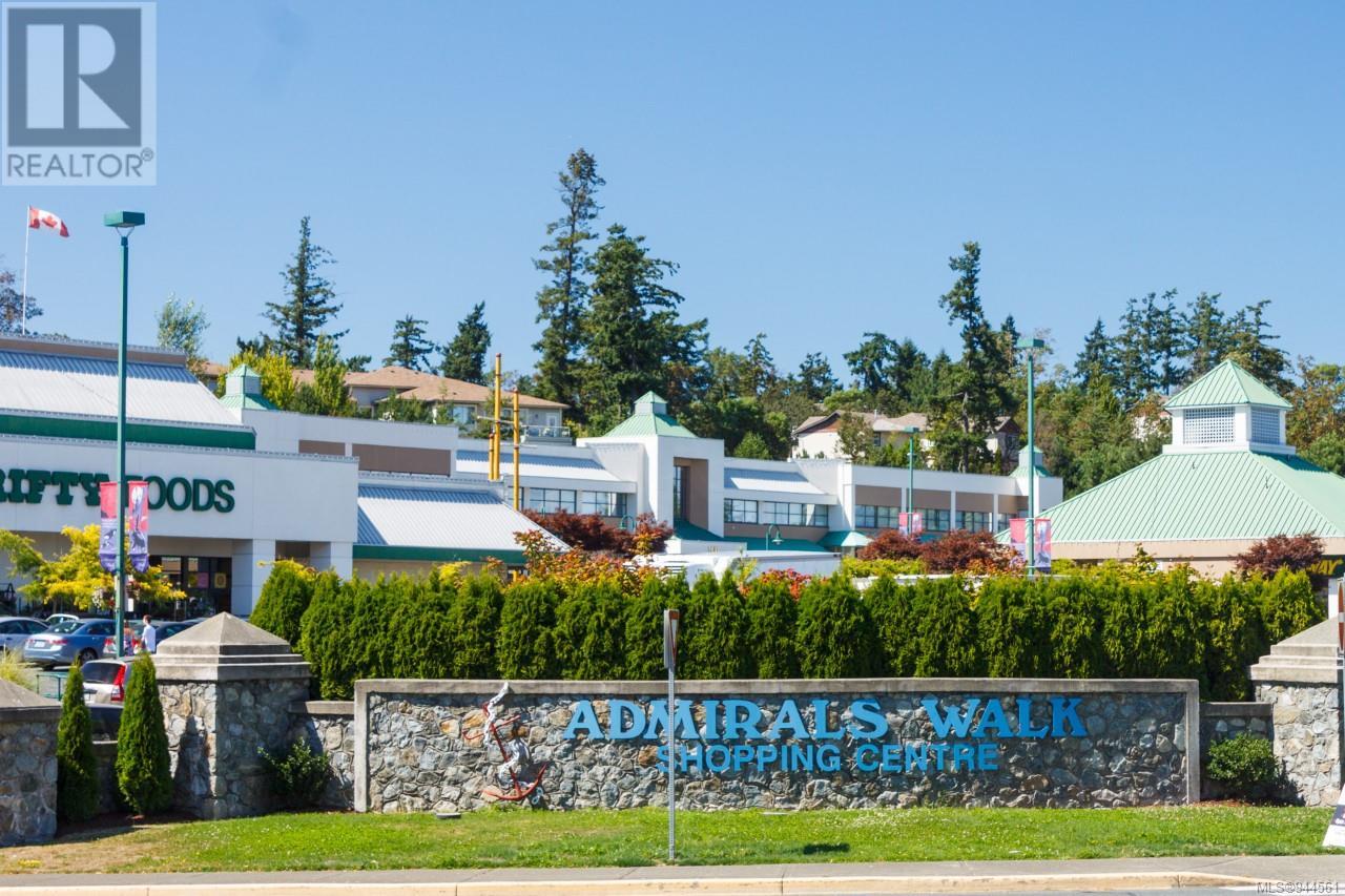 905 Parklands Dr