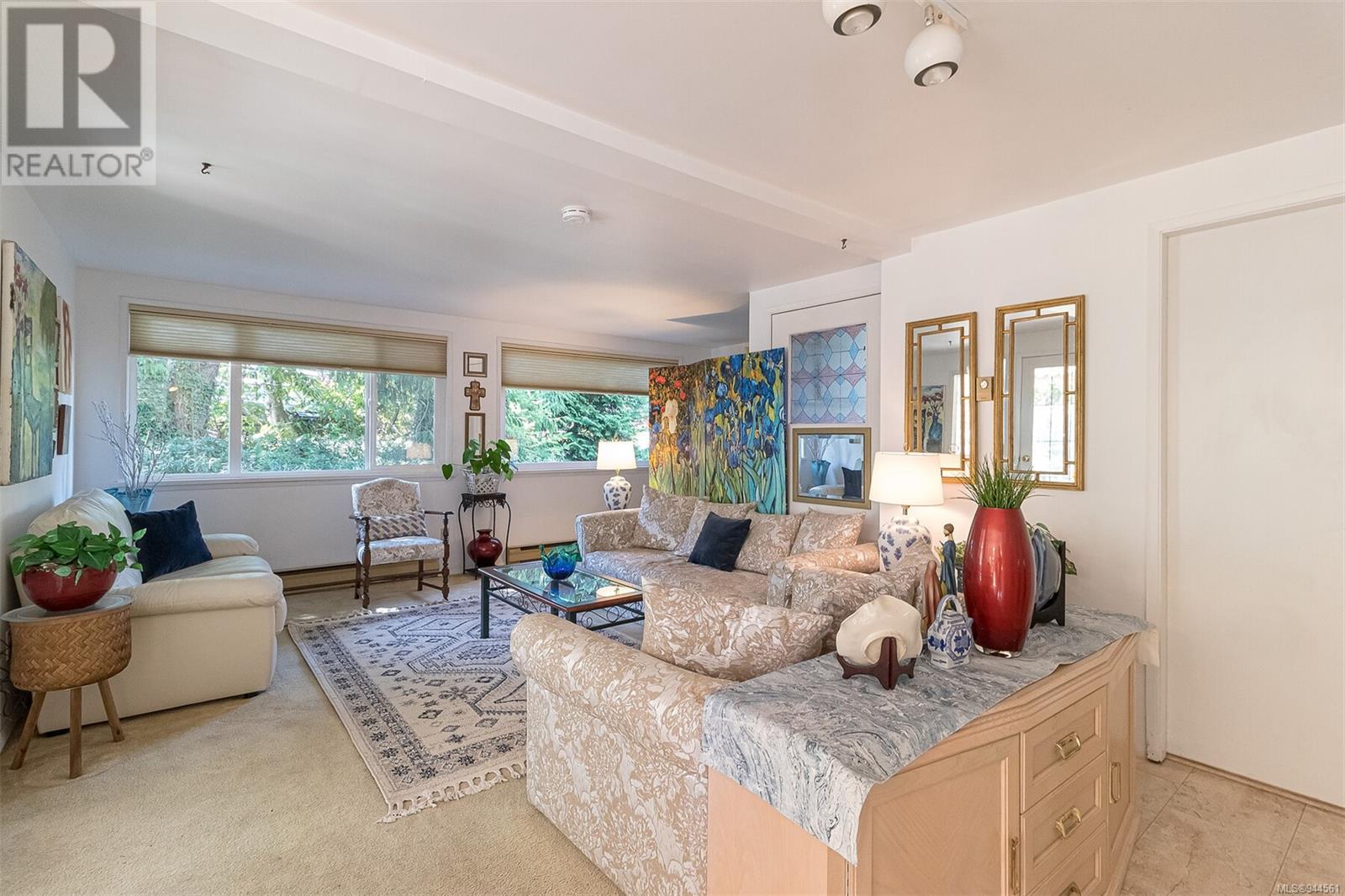 905 Parklands Dr
