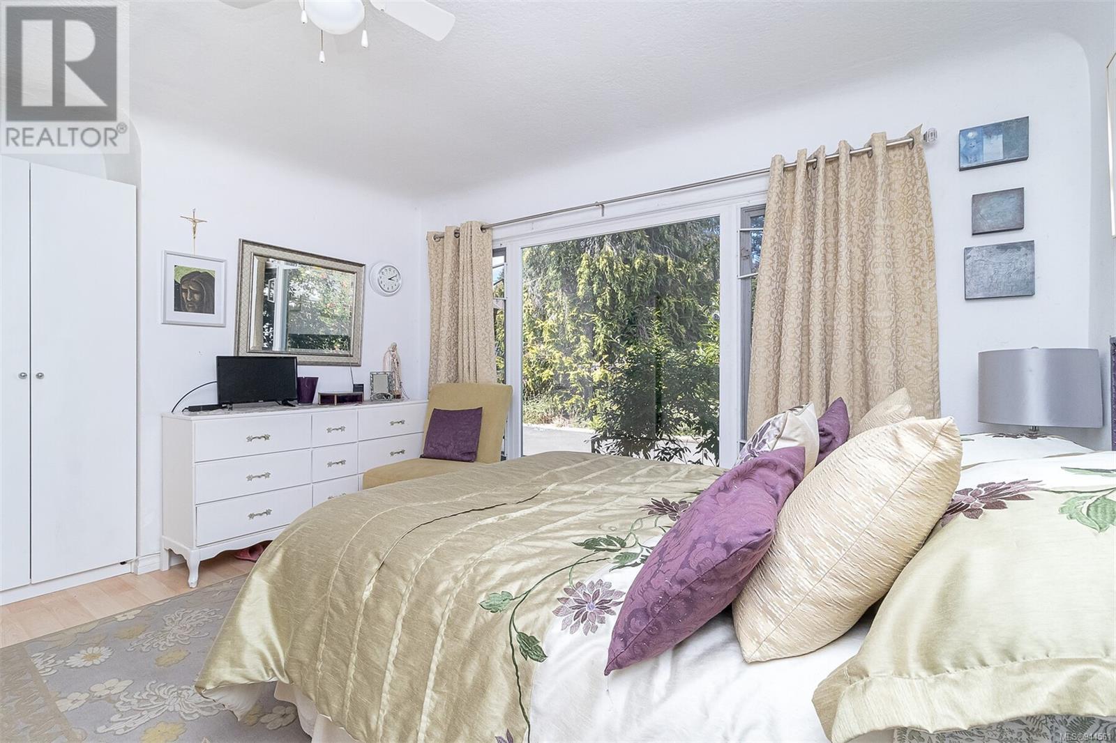 905 Parklands Dr