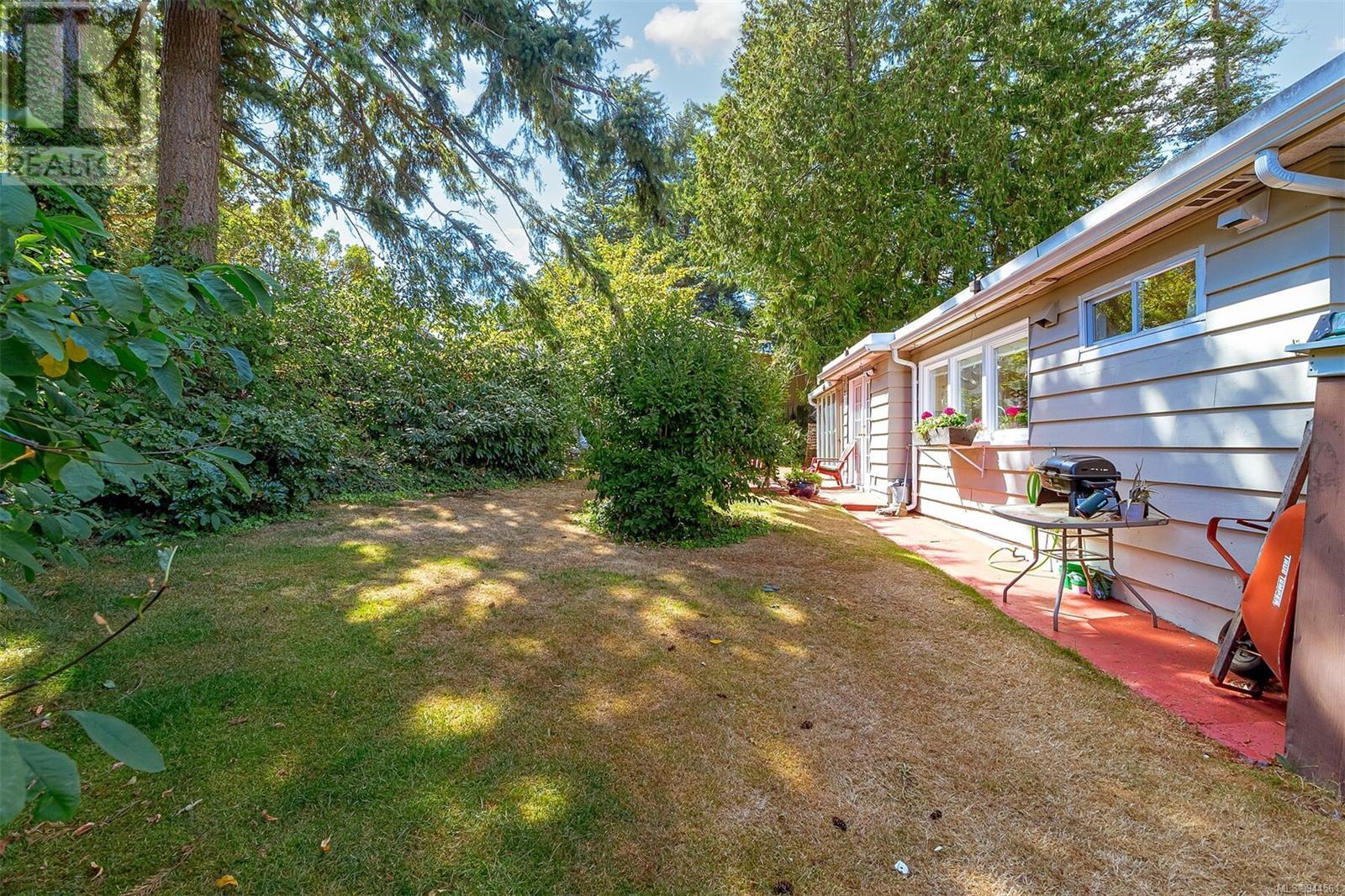 905 Parklands Dr