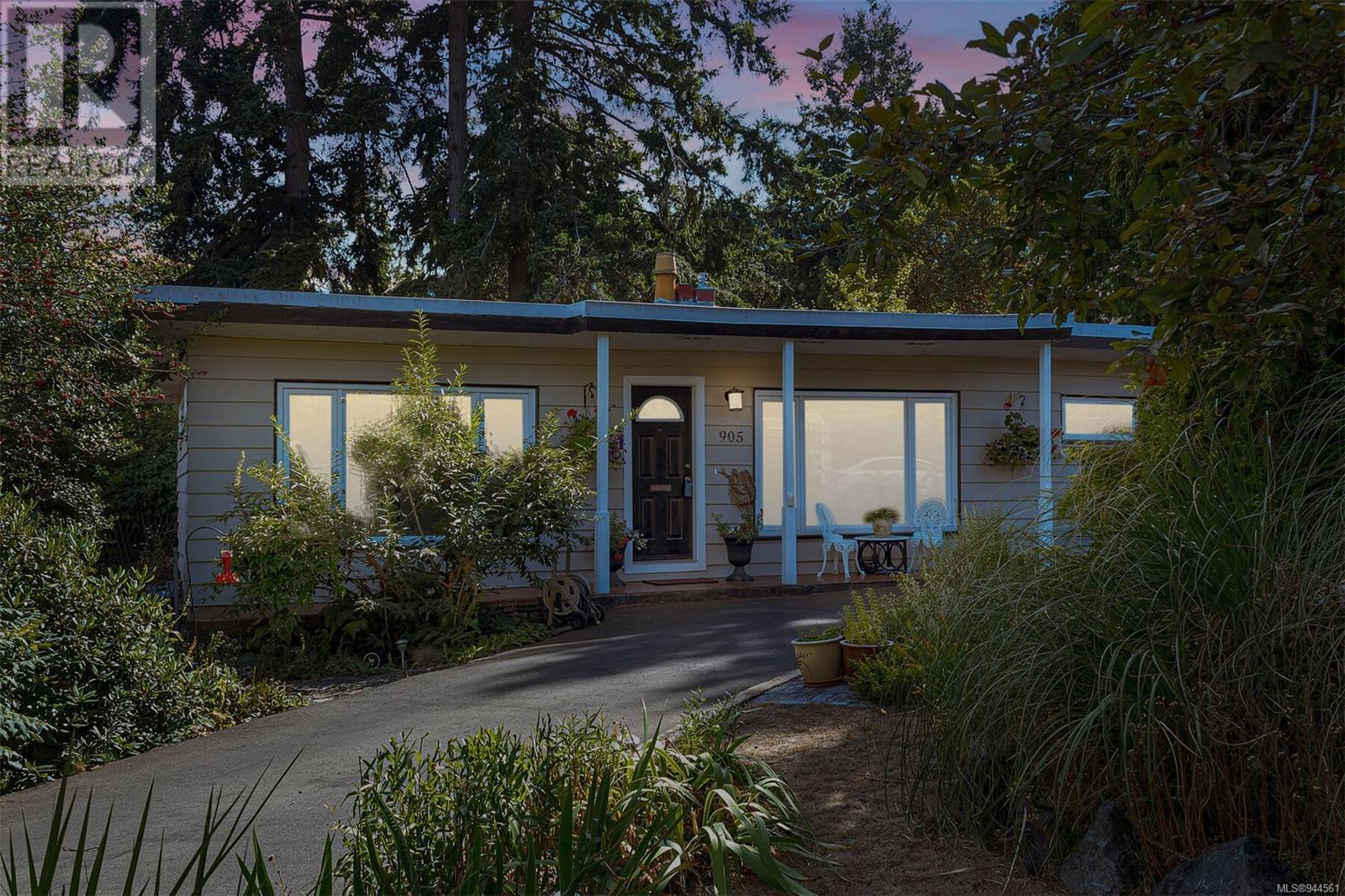 905 Parklands Dr