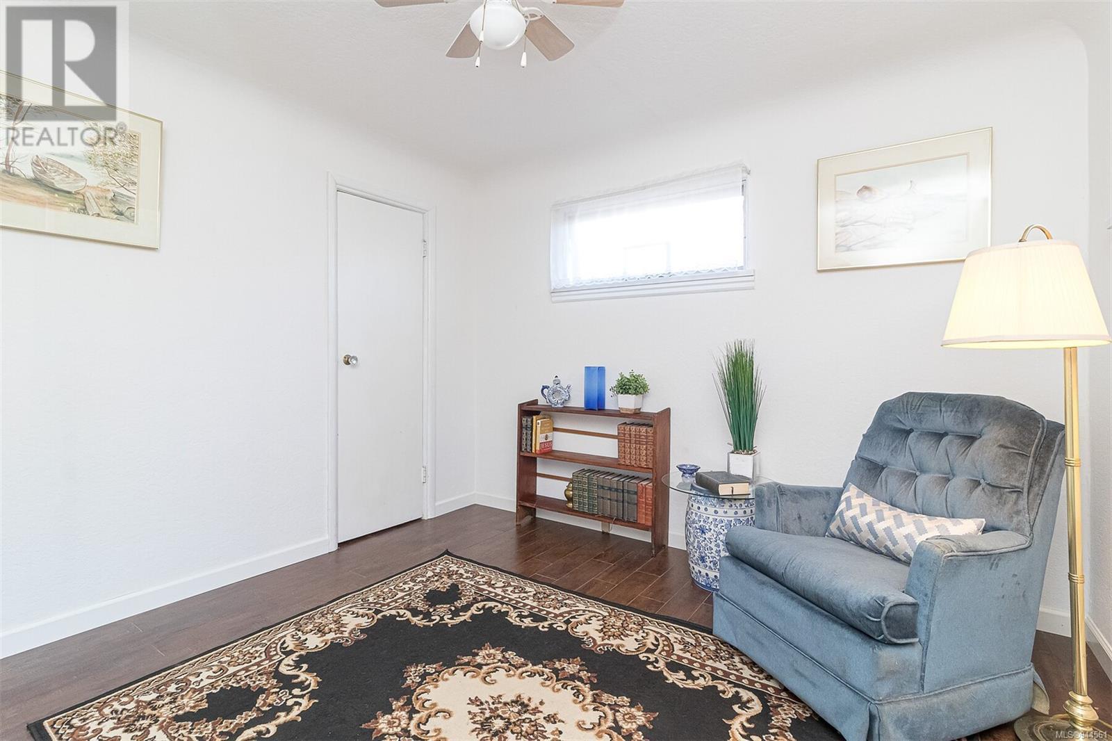 905 Parklands Dr