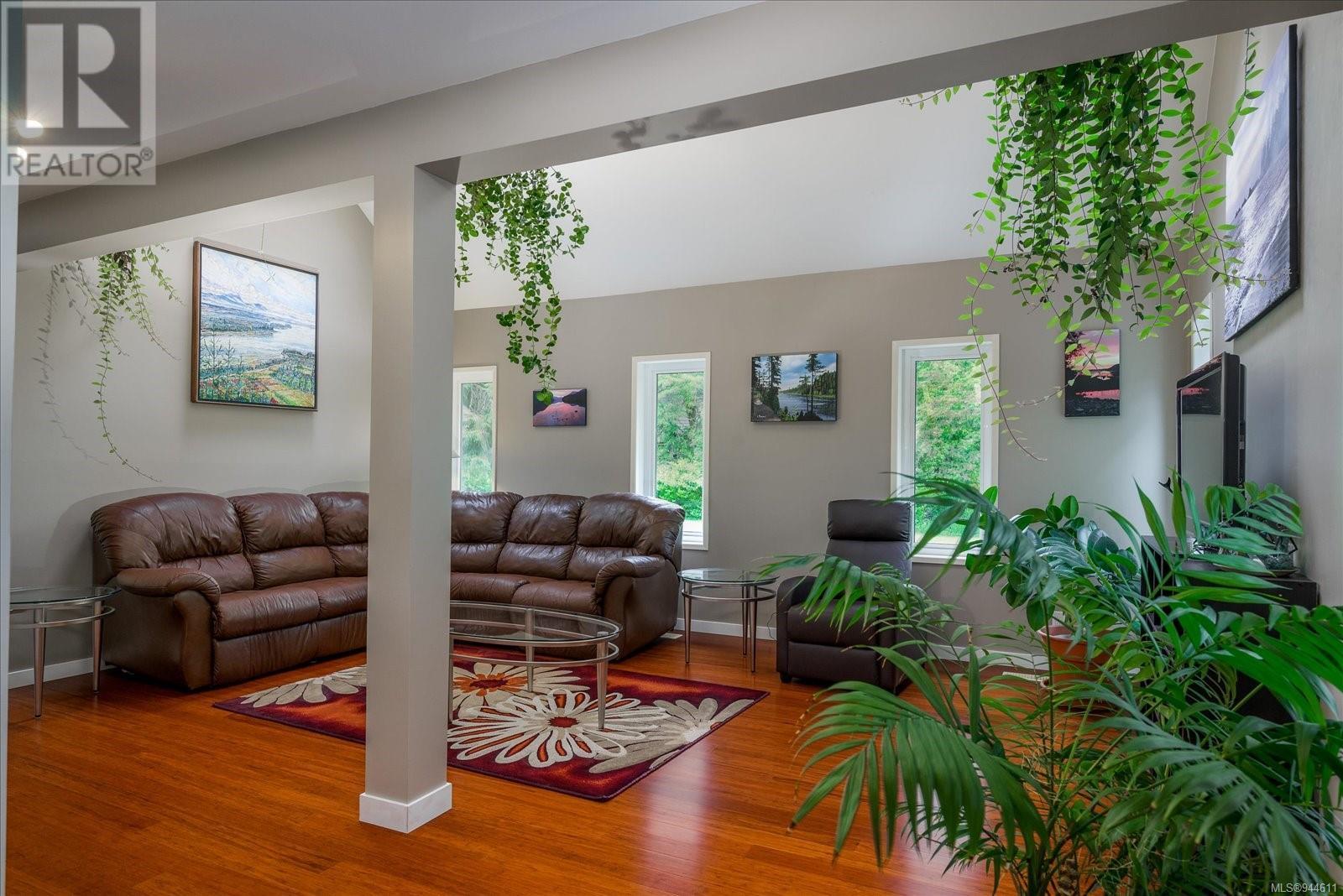 3167 Kentwood Rd