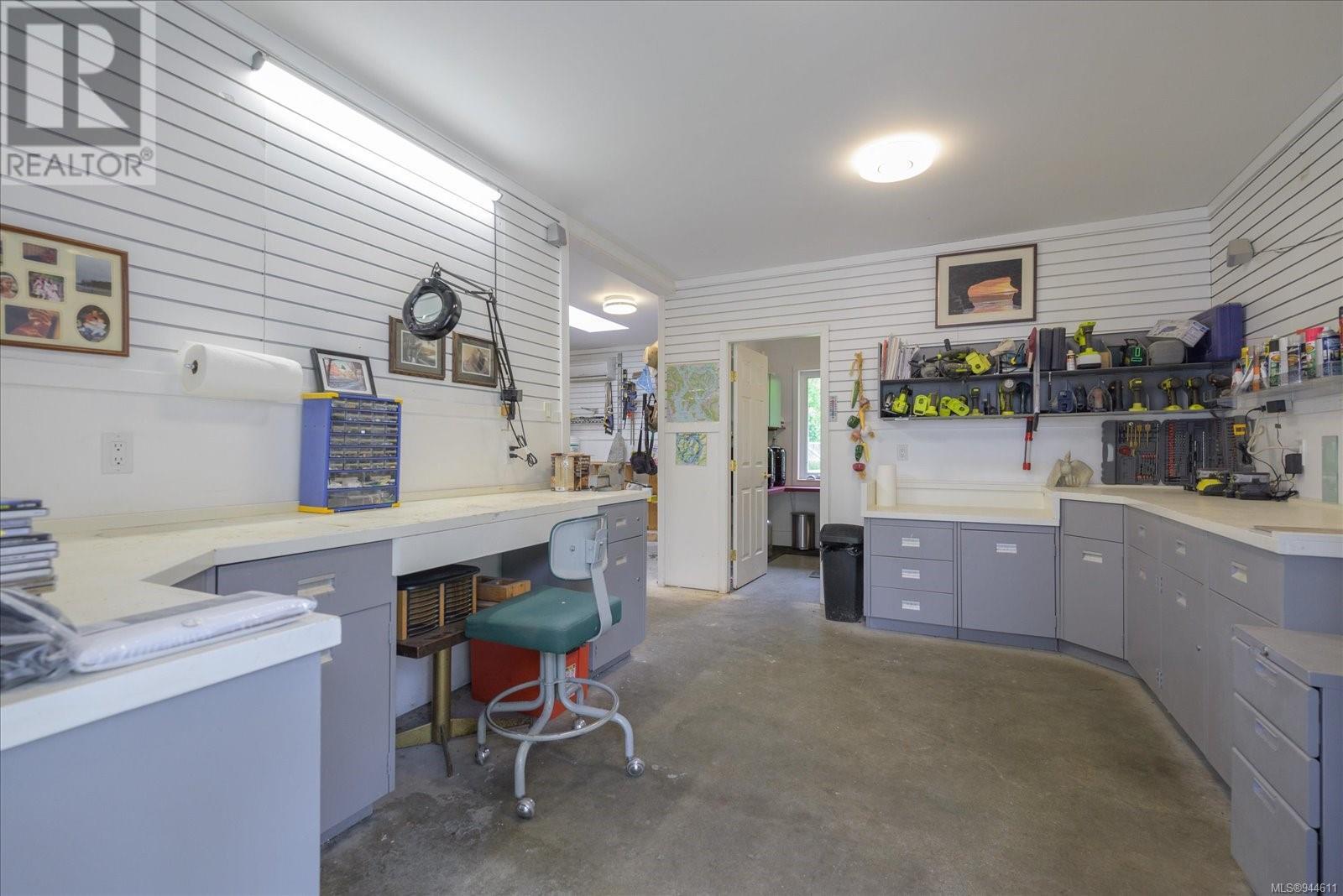 3167 Kentwood Rd