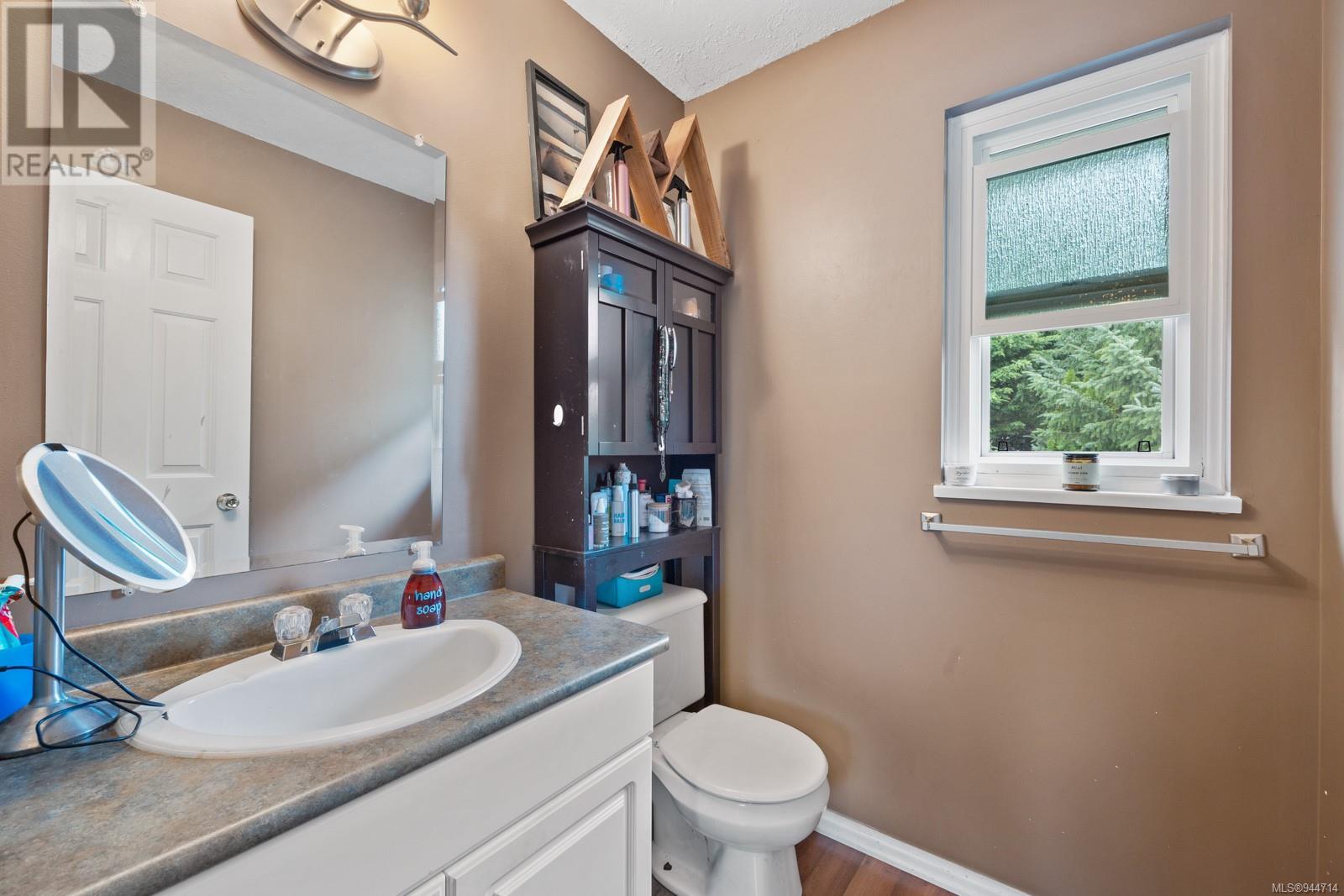 528 Jasmine Cres