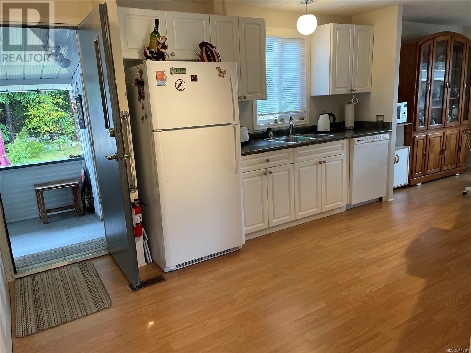 23 4935 Broughton St, #23