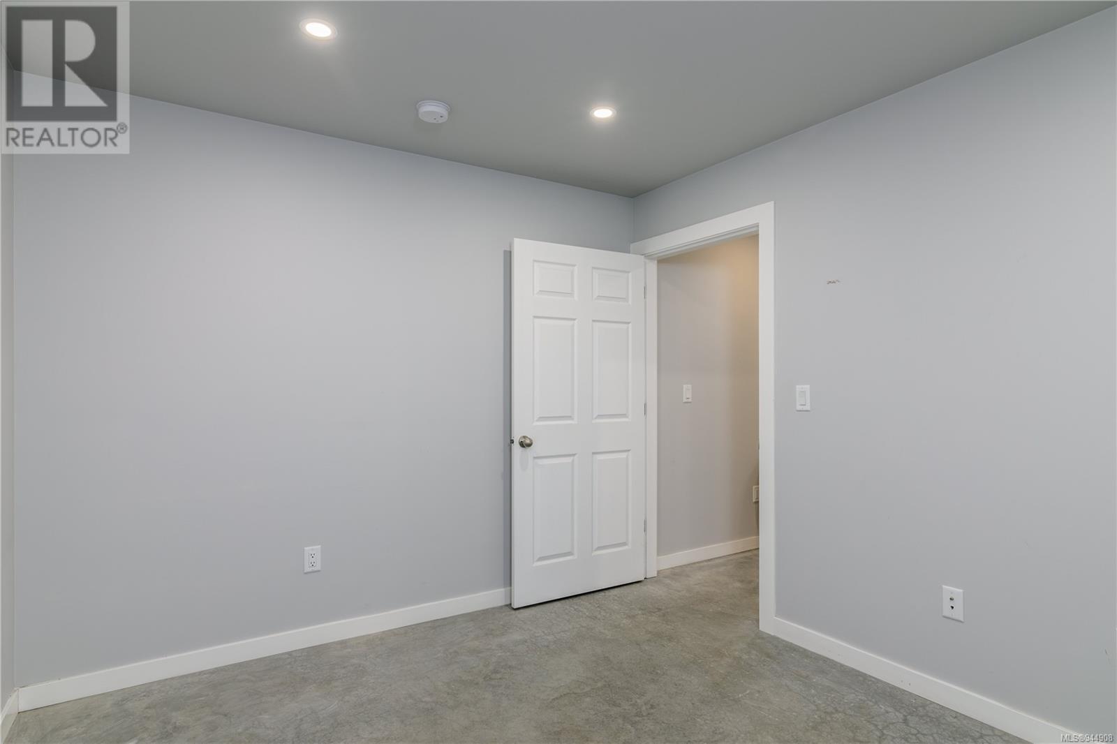 7070 Maple Park Terr