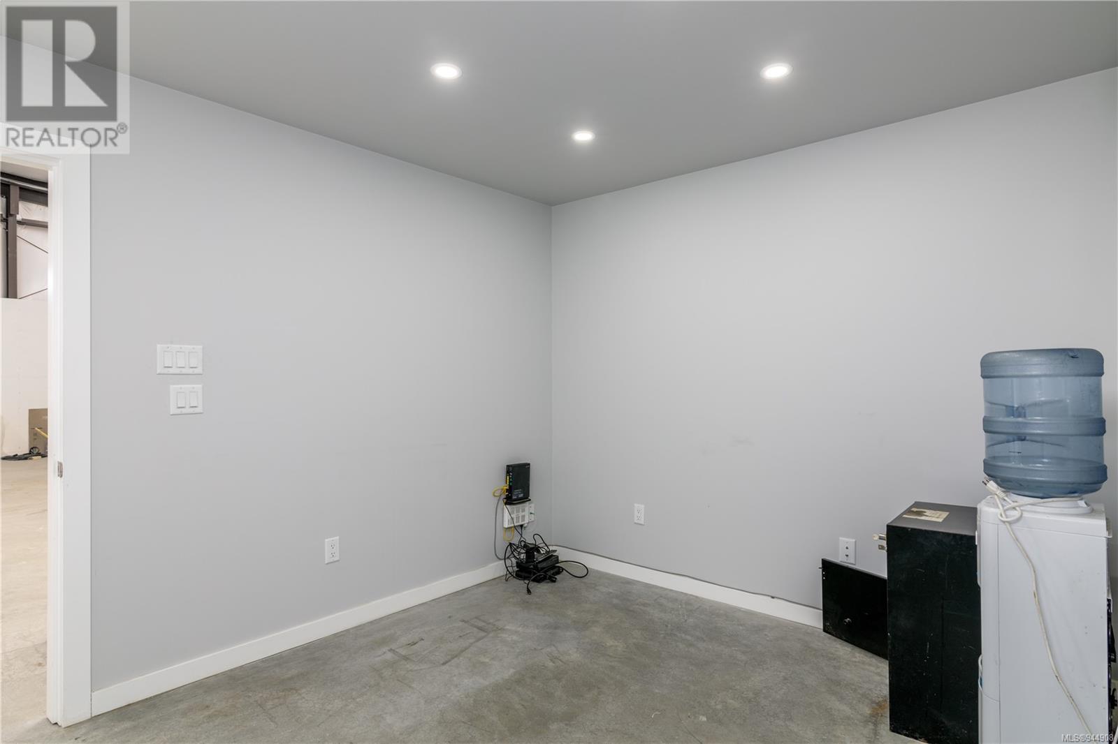 7070 Maple Park Terr
