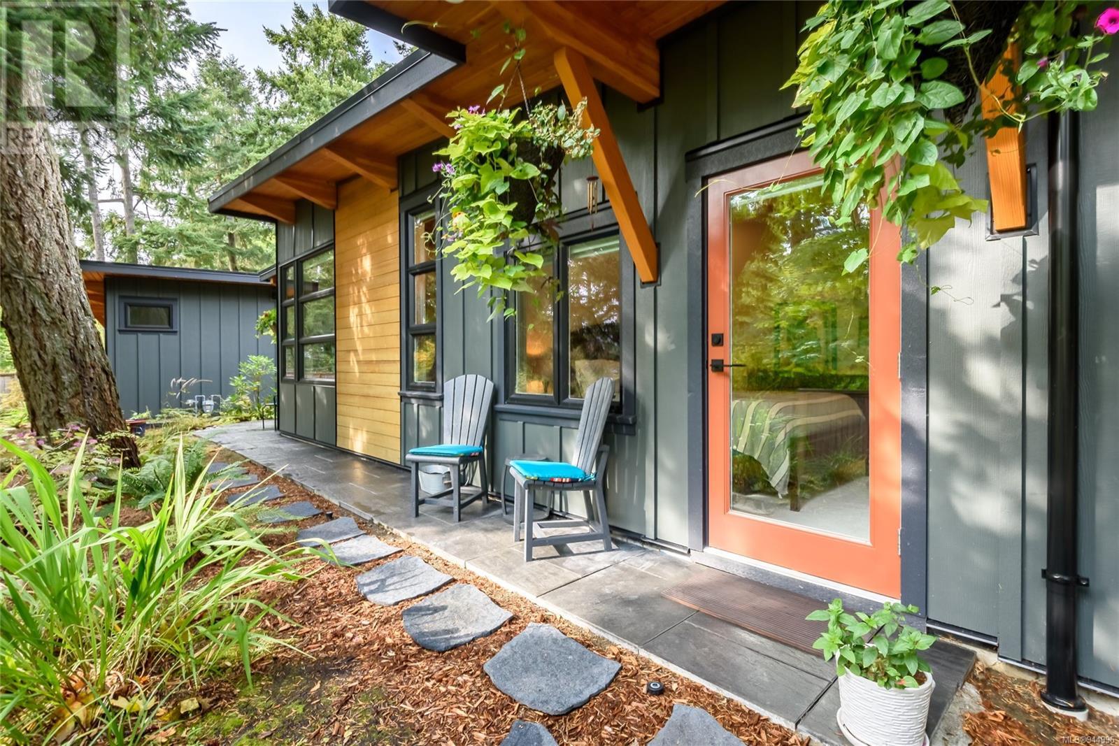 F 221 Glacier View Dr, #F