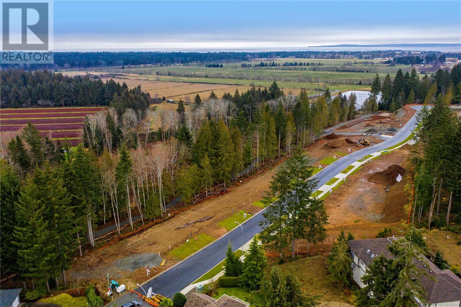 3311 Klanawa Cres