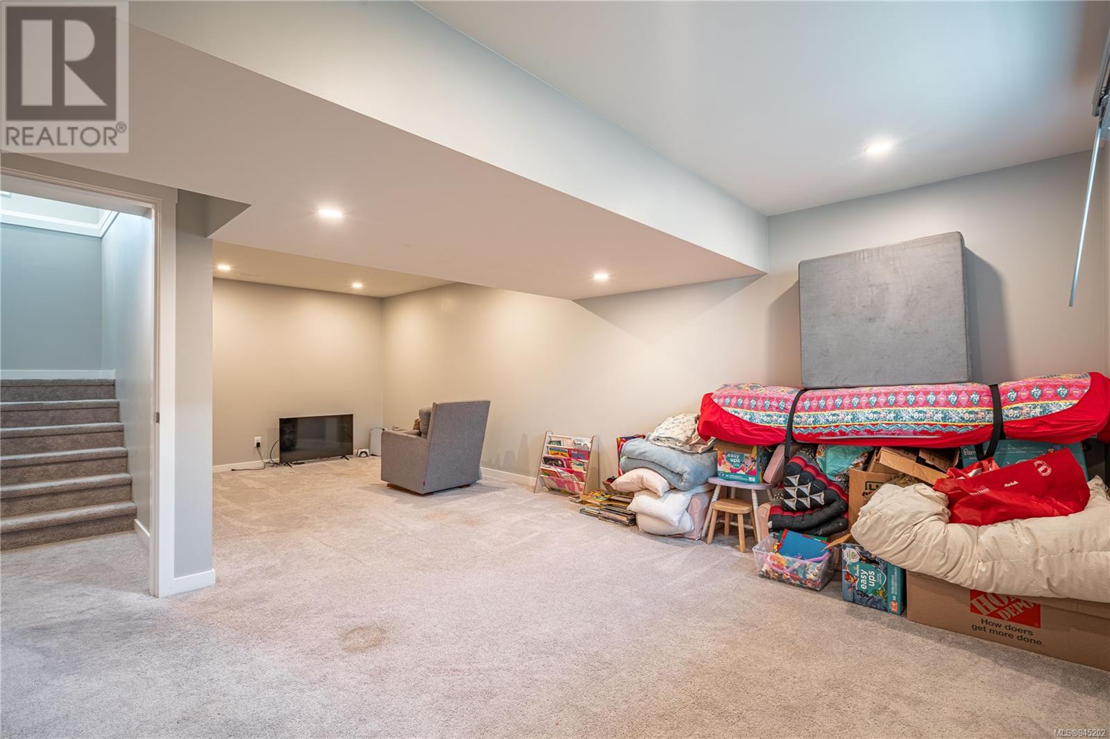 3478 Curlew St