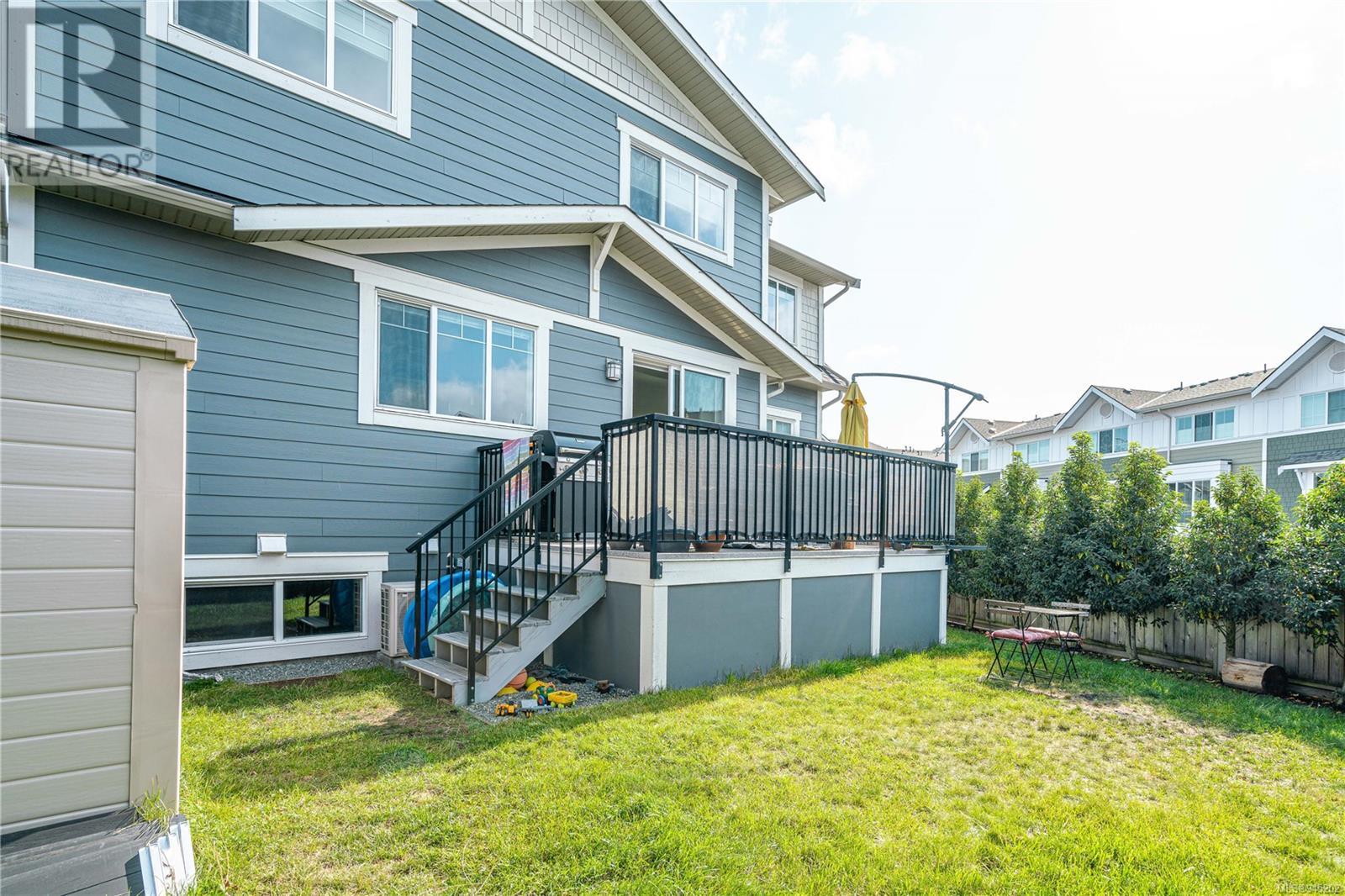 3478 Curlew St