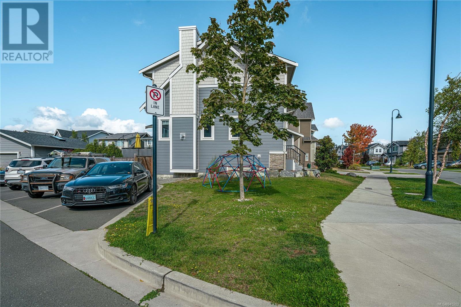 3478 Curlew St