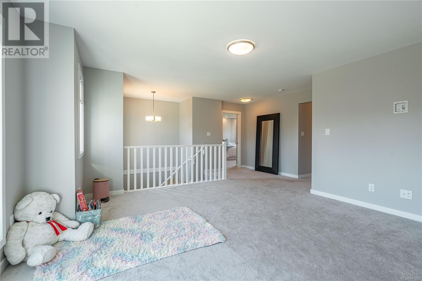 3478 Curlew St