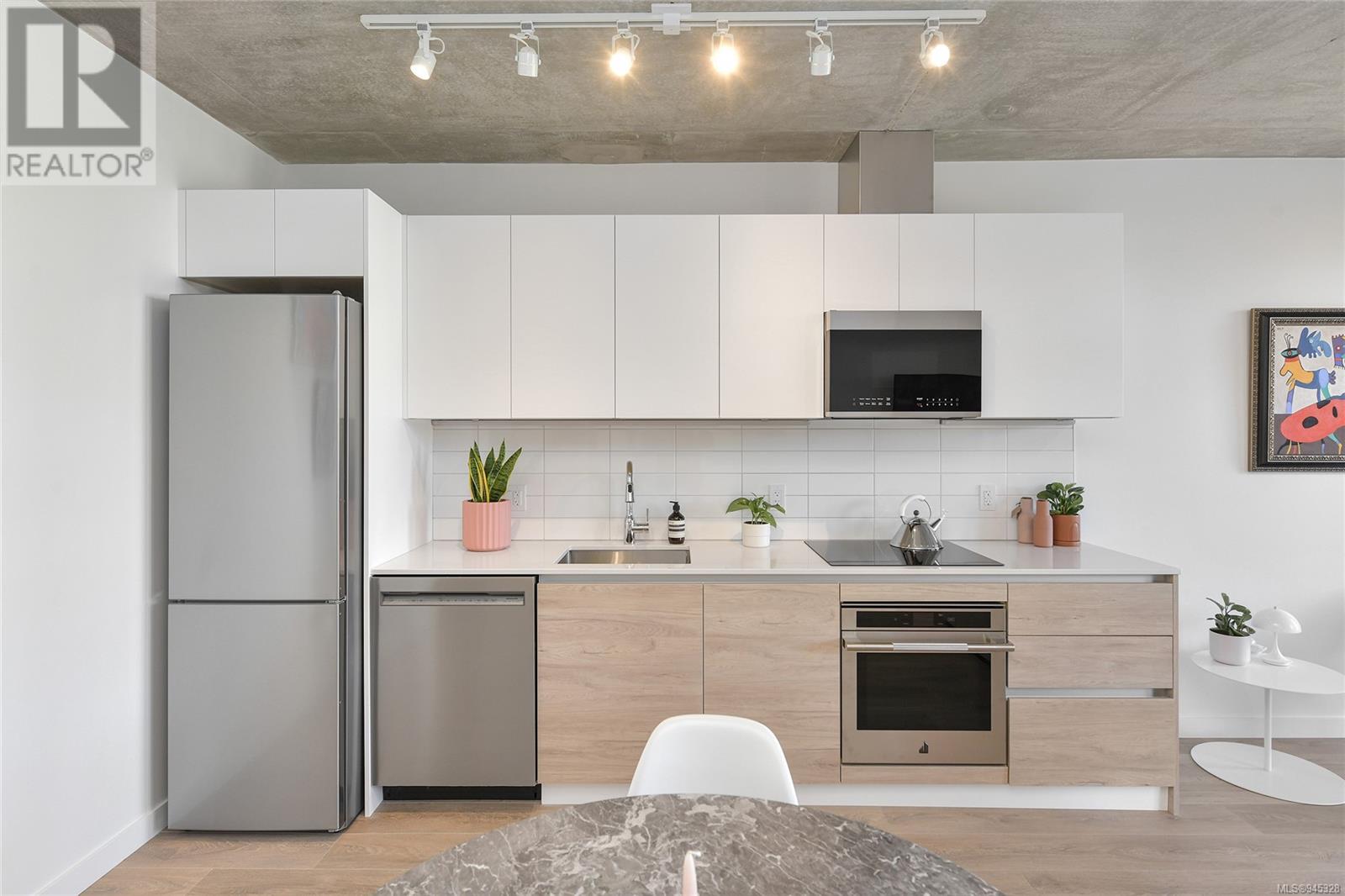 211 1150 Cook St, #211