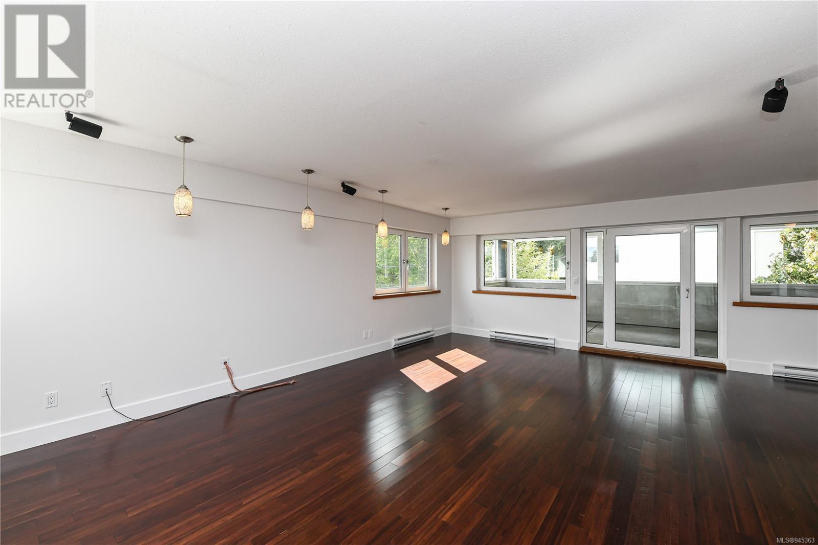 571A McPhee Ave