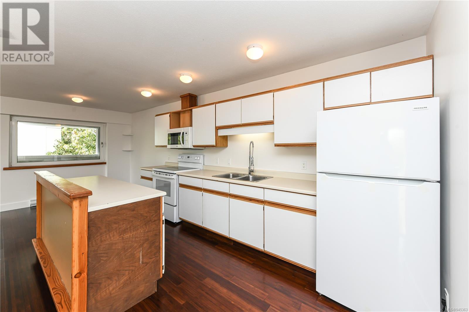 571A McPhee Ave