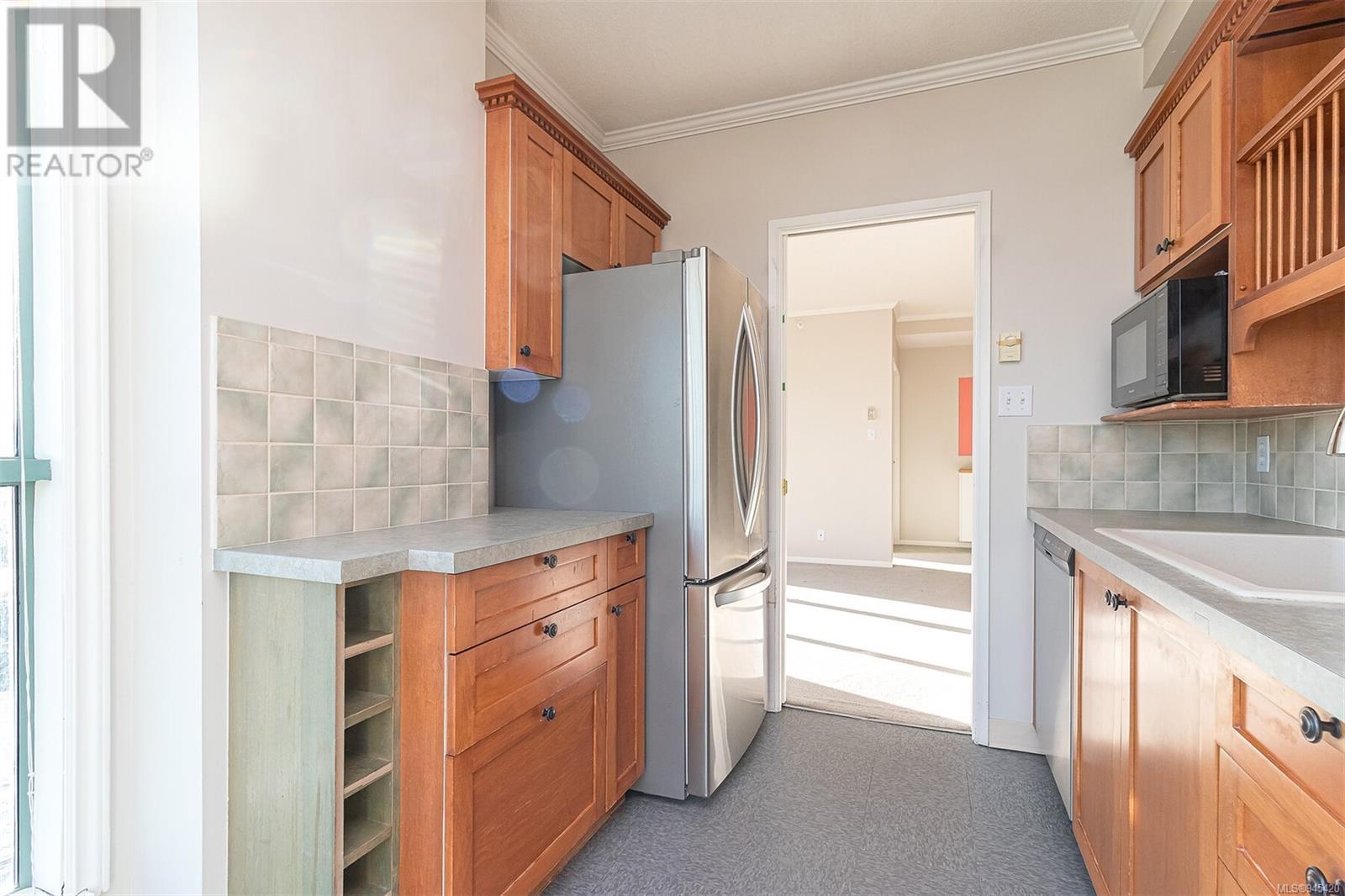 806 1020 View St, #806
