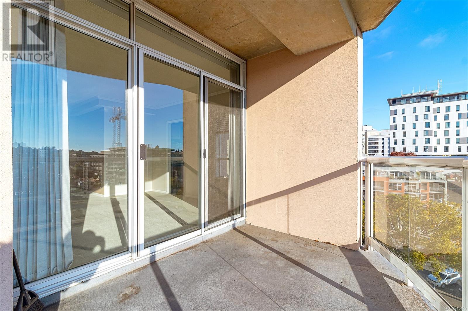 806 1020 View St, #806