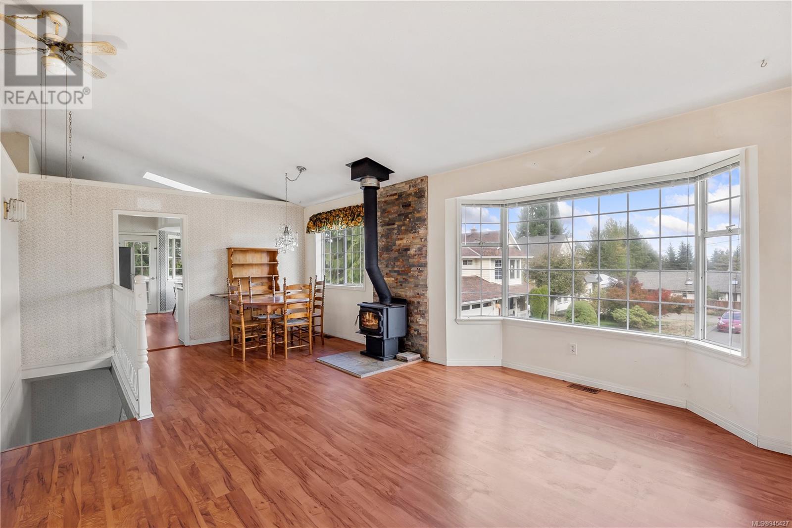 2612 Calnan Cres