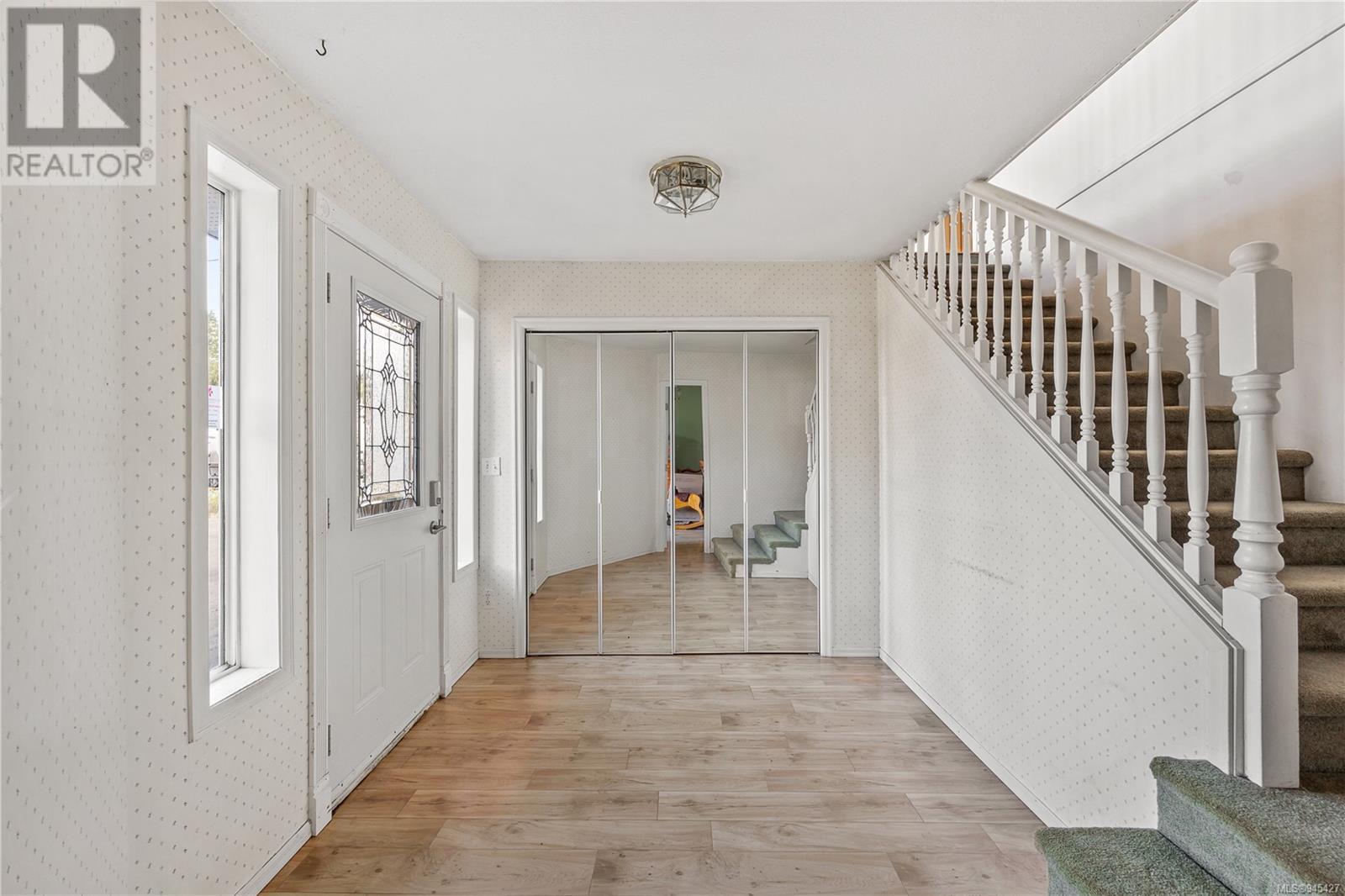 2612 Calnan Cres