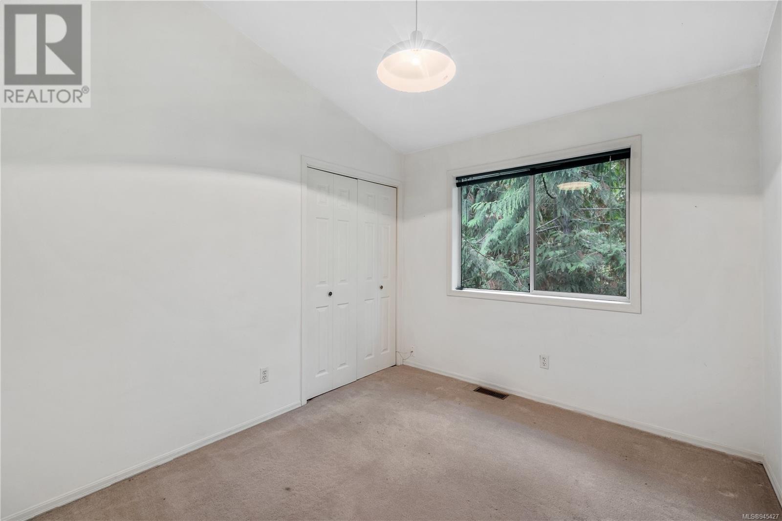 2612 Calnan Cres