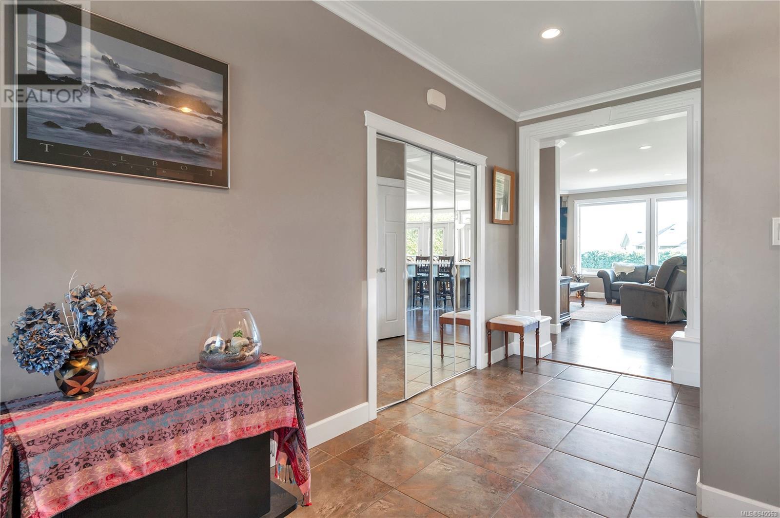 632 Nodales Dr
