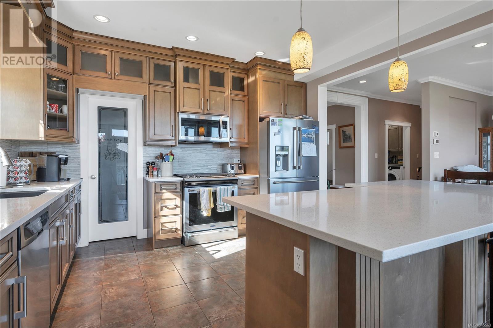 632 Nodales Dr