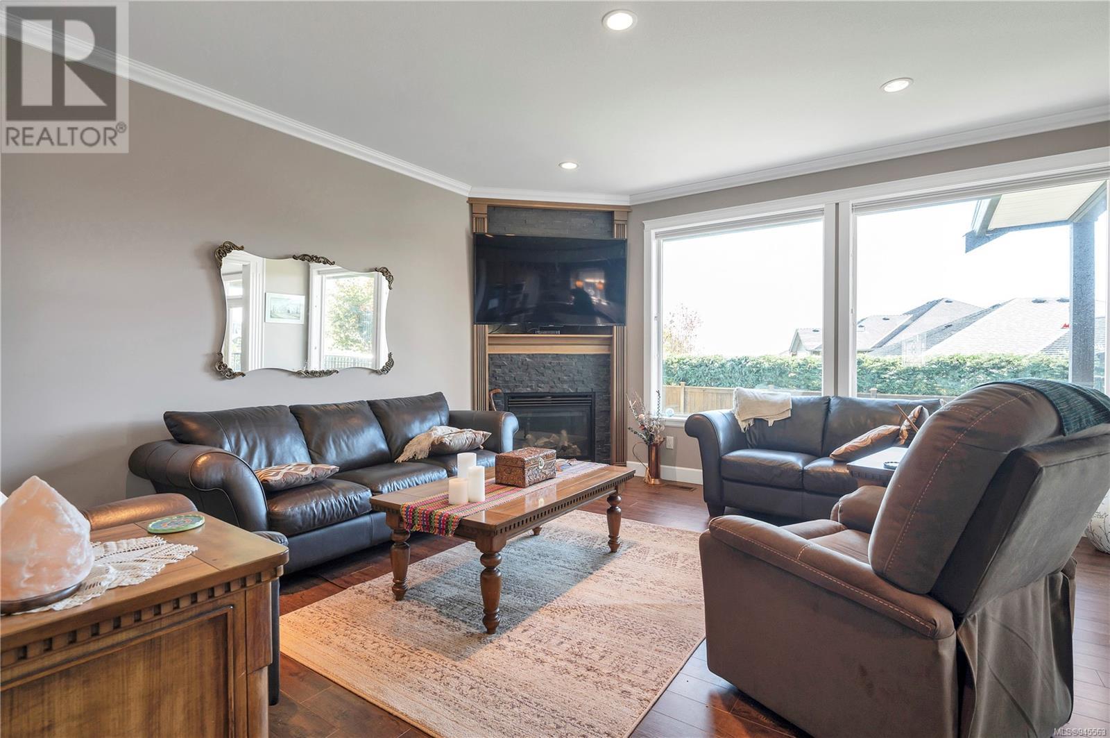 632 Nodales Dr