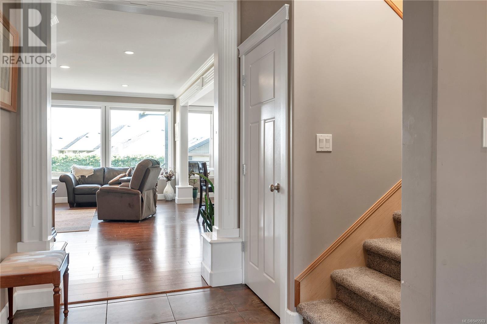 632 Nodales Dr