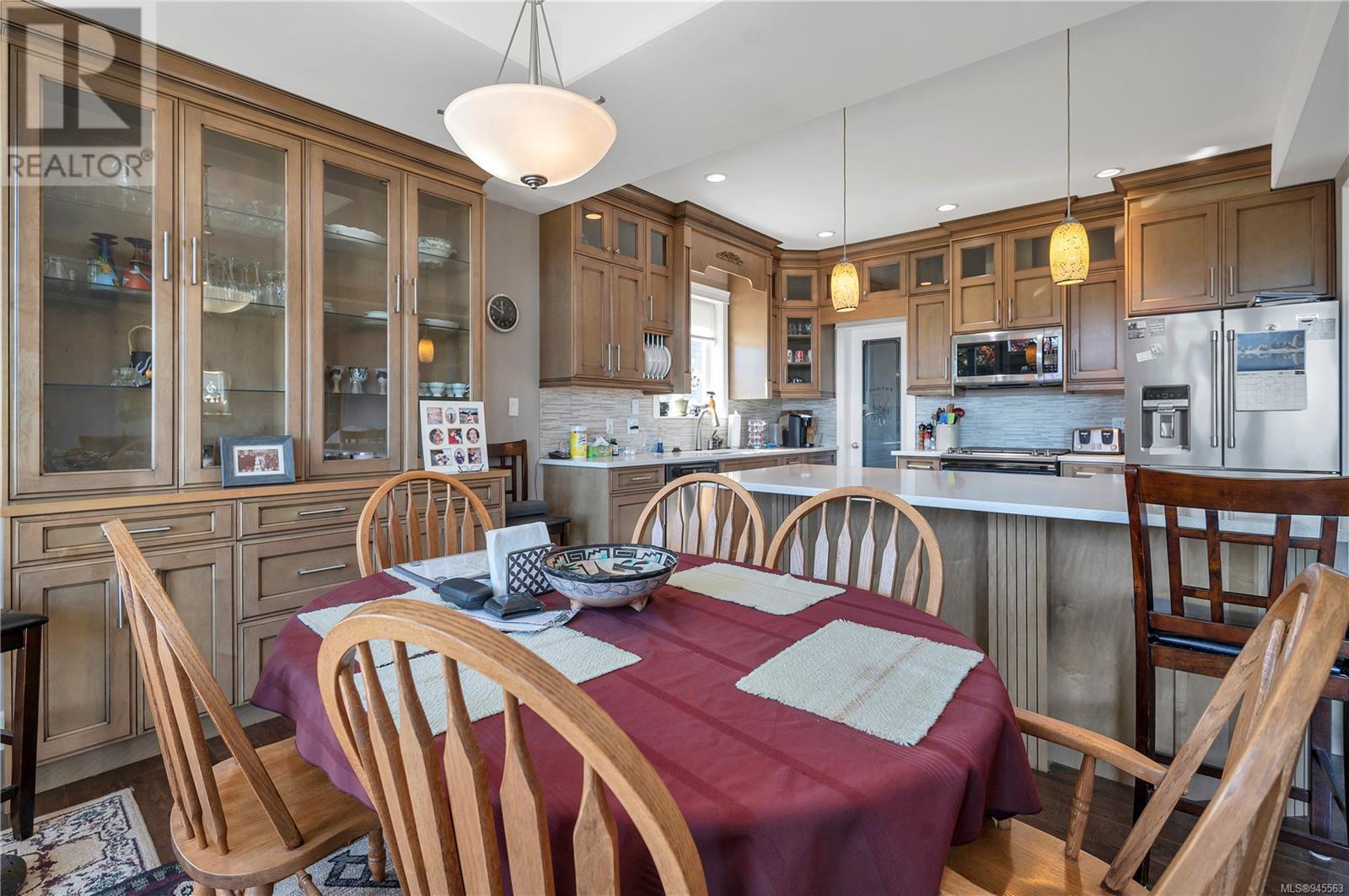 632 Nodales Dr