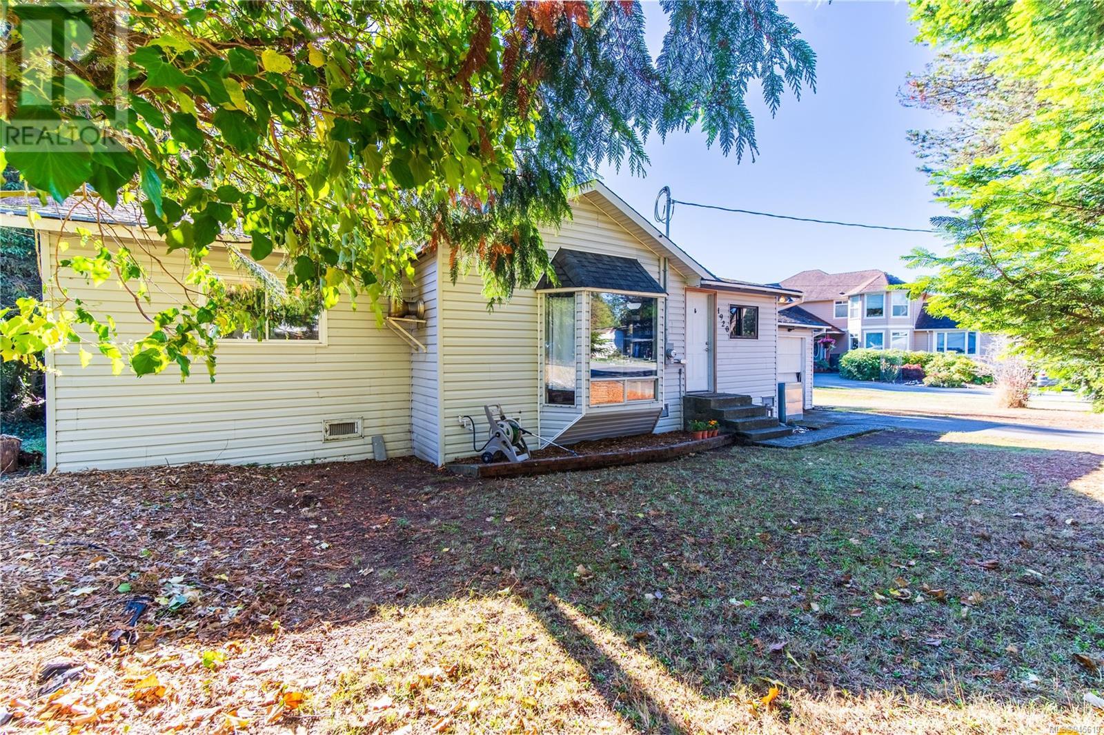 1920 Powliuk Cres