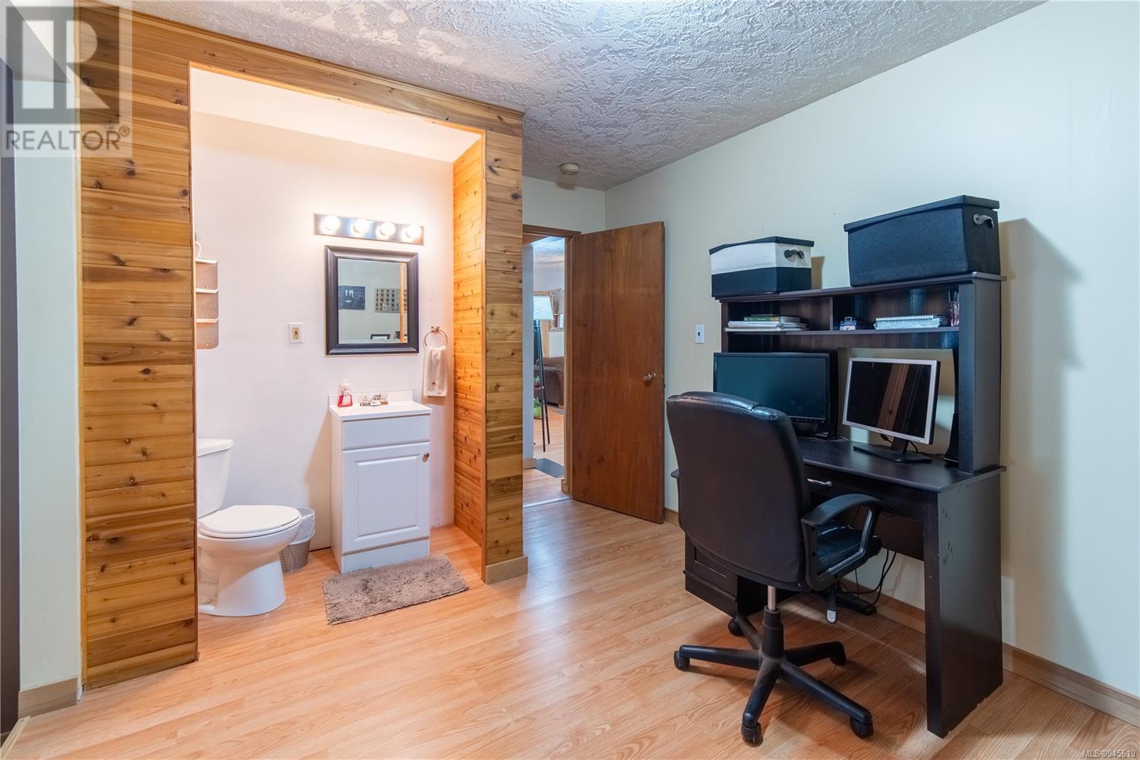 1920 Powliuk Cres